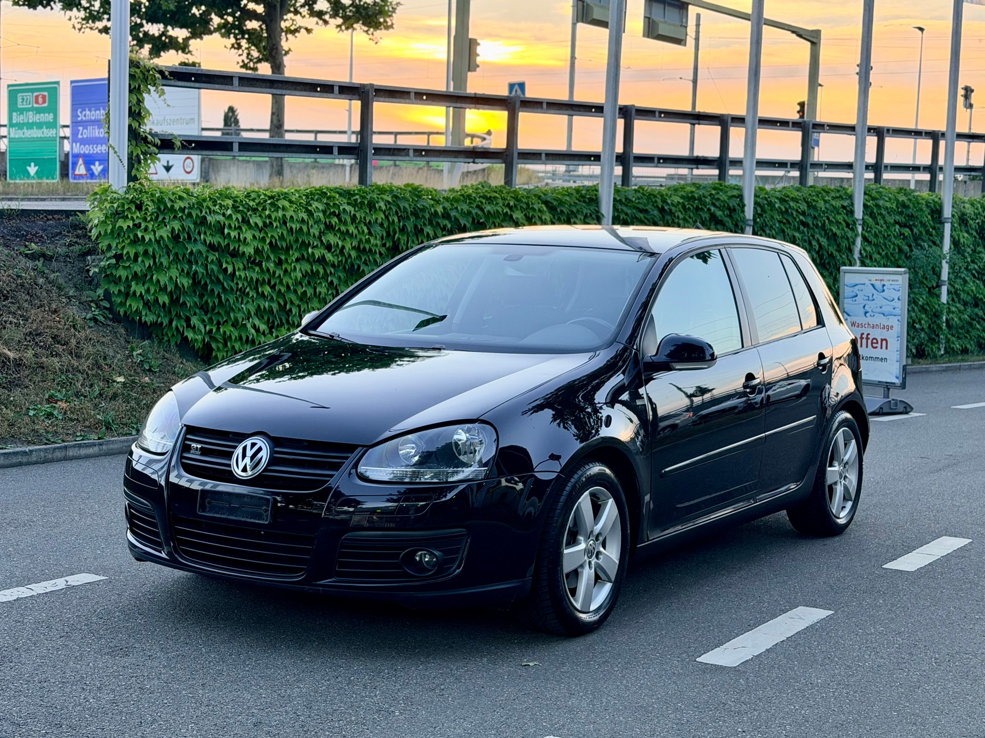 VW Golf 2.0 TDI GT Sport 4Motion-image-1