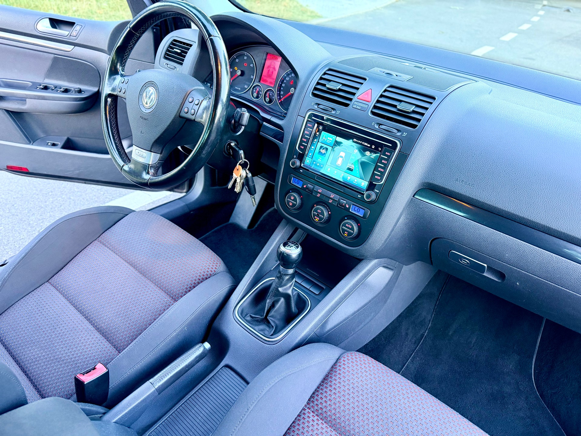 VW Golf 2.0 TDI GT Sport 4Motion-image-12