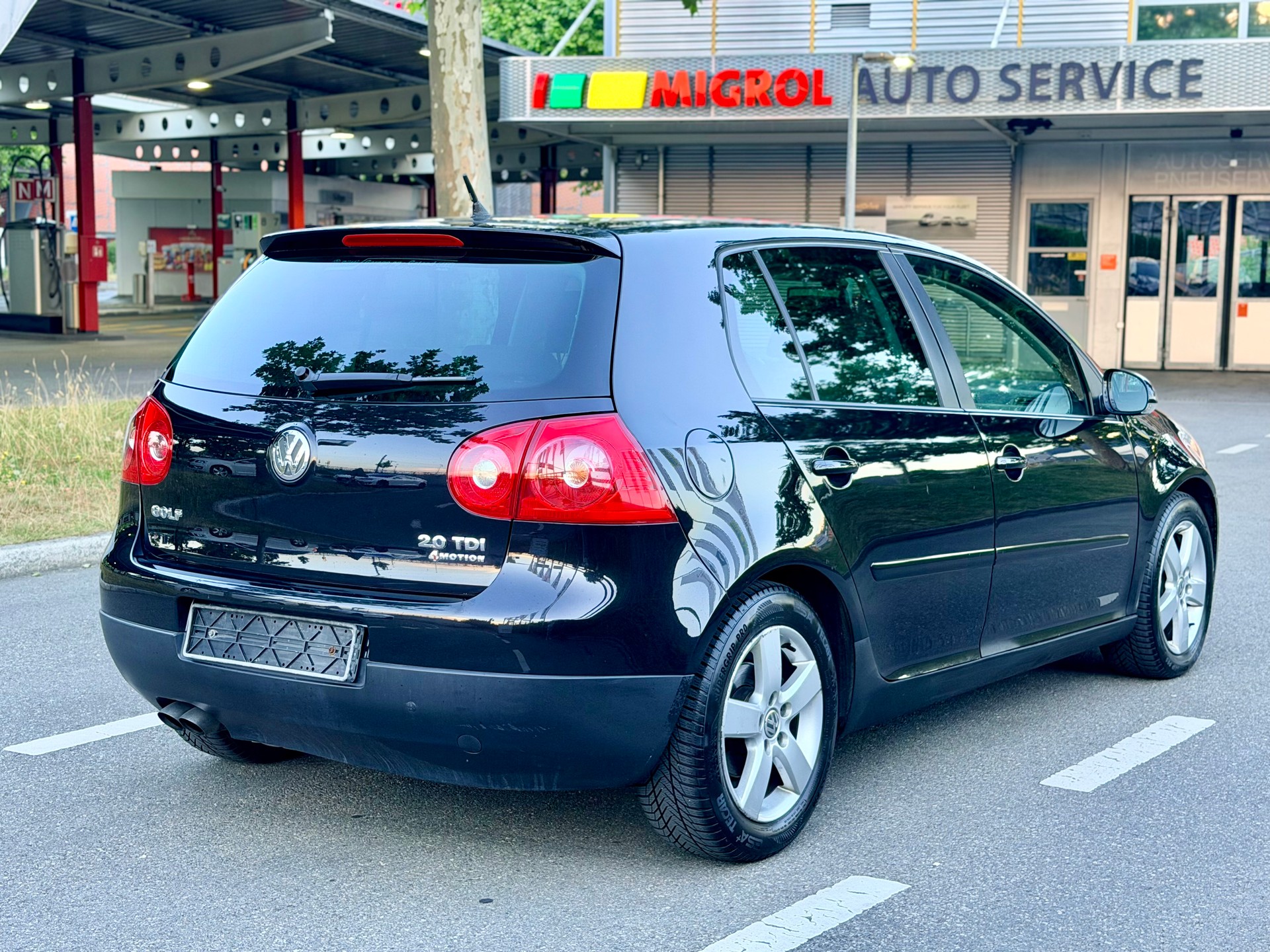 VW Golf 2.0 TDI GT Sport 4Motion-image-8