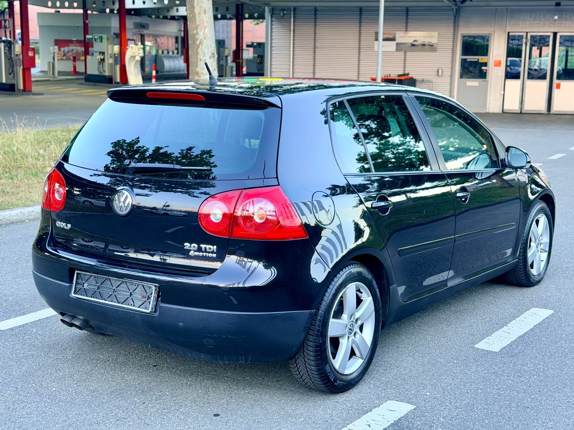 VW Golf 2.0 TDI GT Sport 4Motion-image-7