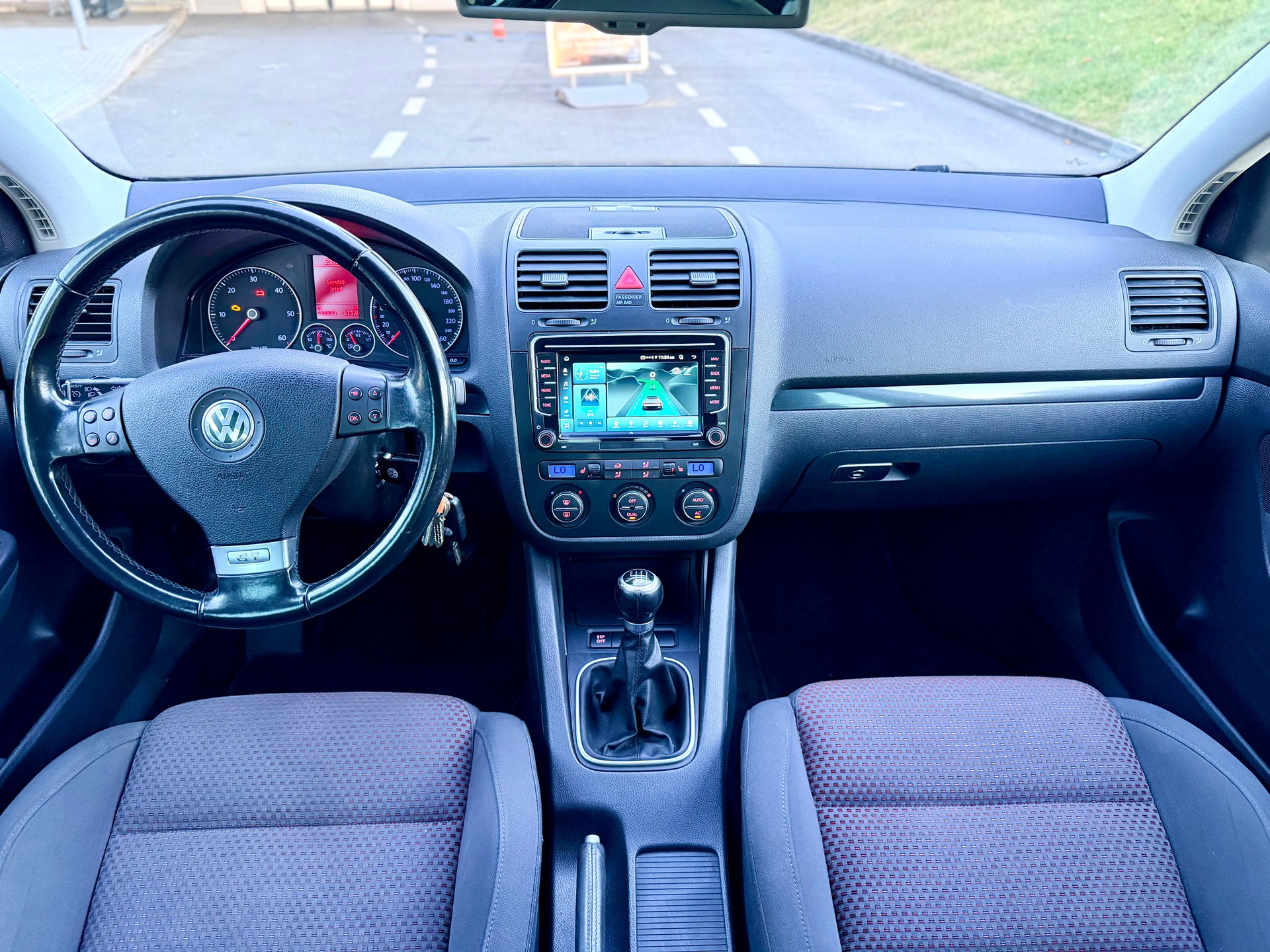 VW Golf 2.0 TDI GT Sport 4Motion-image-14