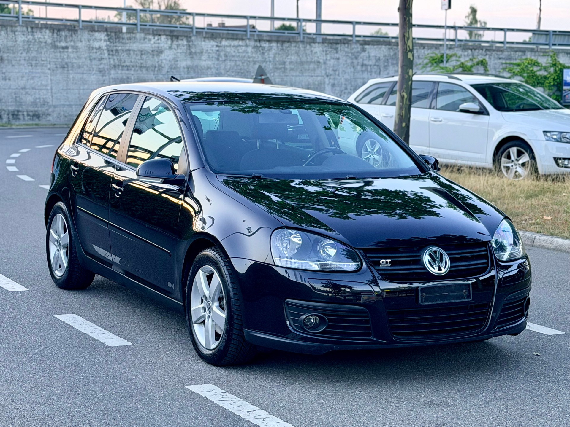 VW Golf 2.0 TDI GT Sport 4Motion-image-5