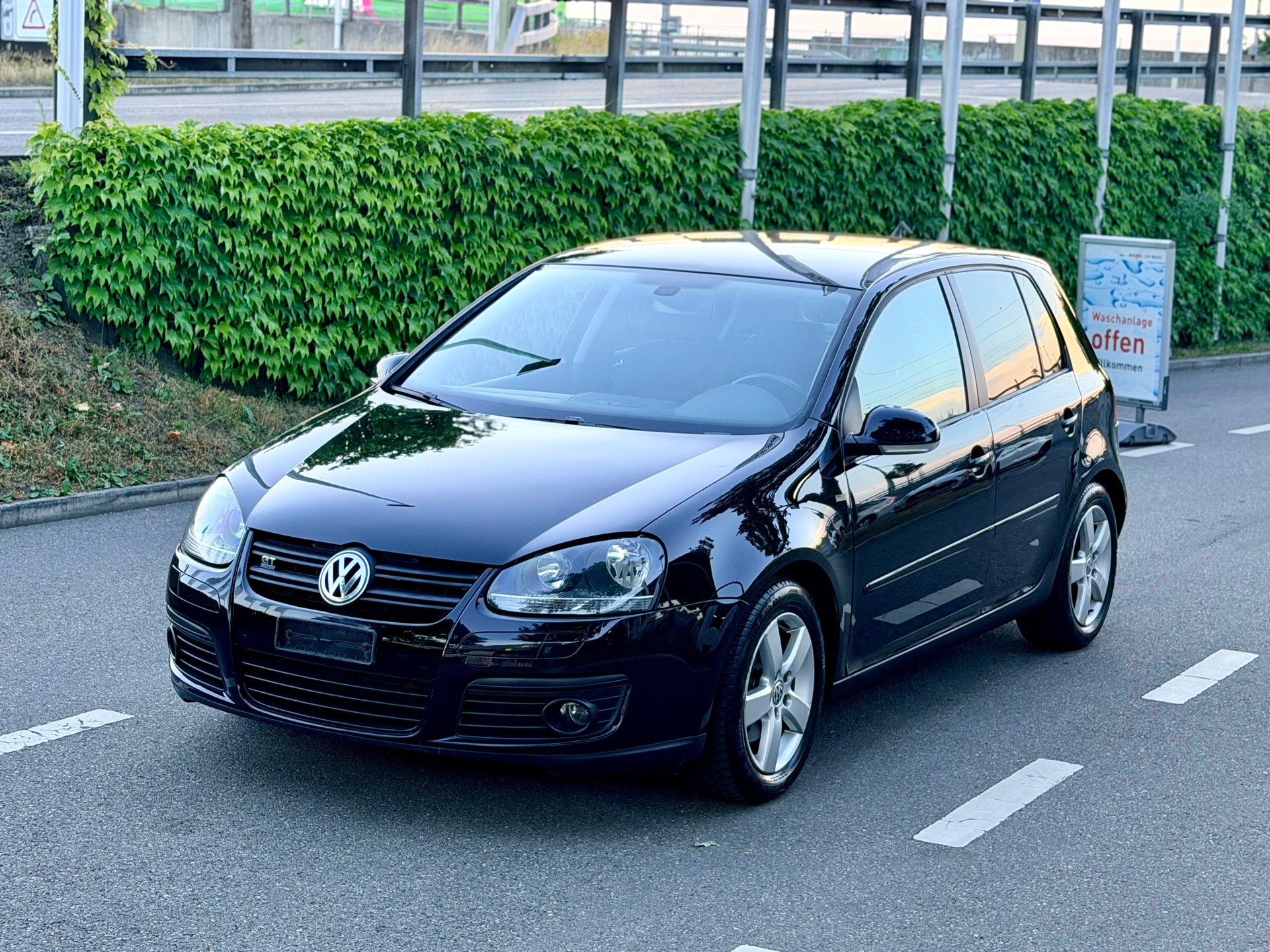 VW Golf 2.0 TDI GT Sport 4Motion-image-3