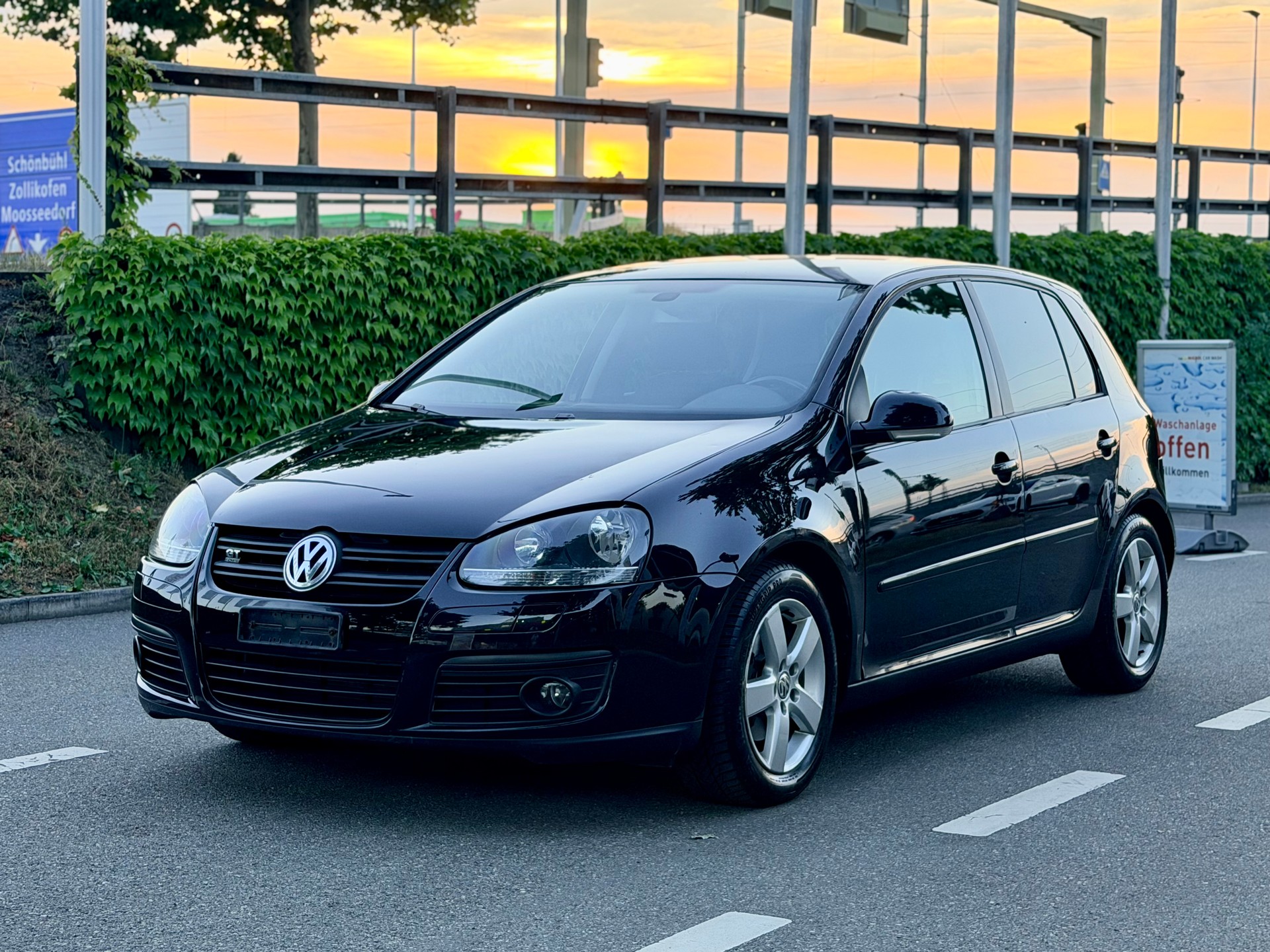 VW Golf 2.0 TDI GT Sport 4Motion-image-2