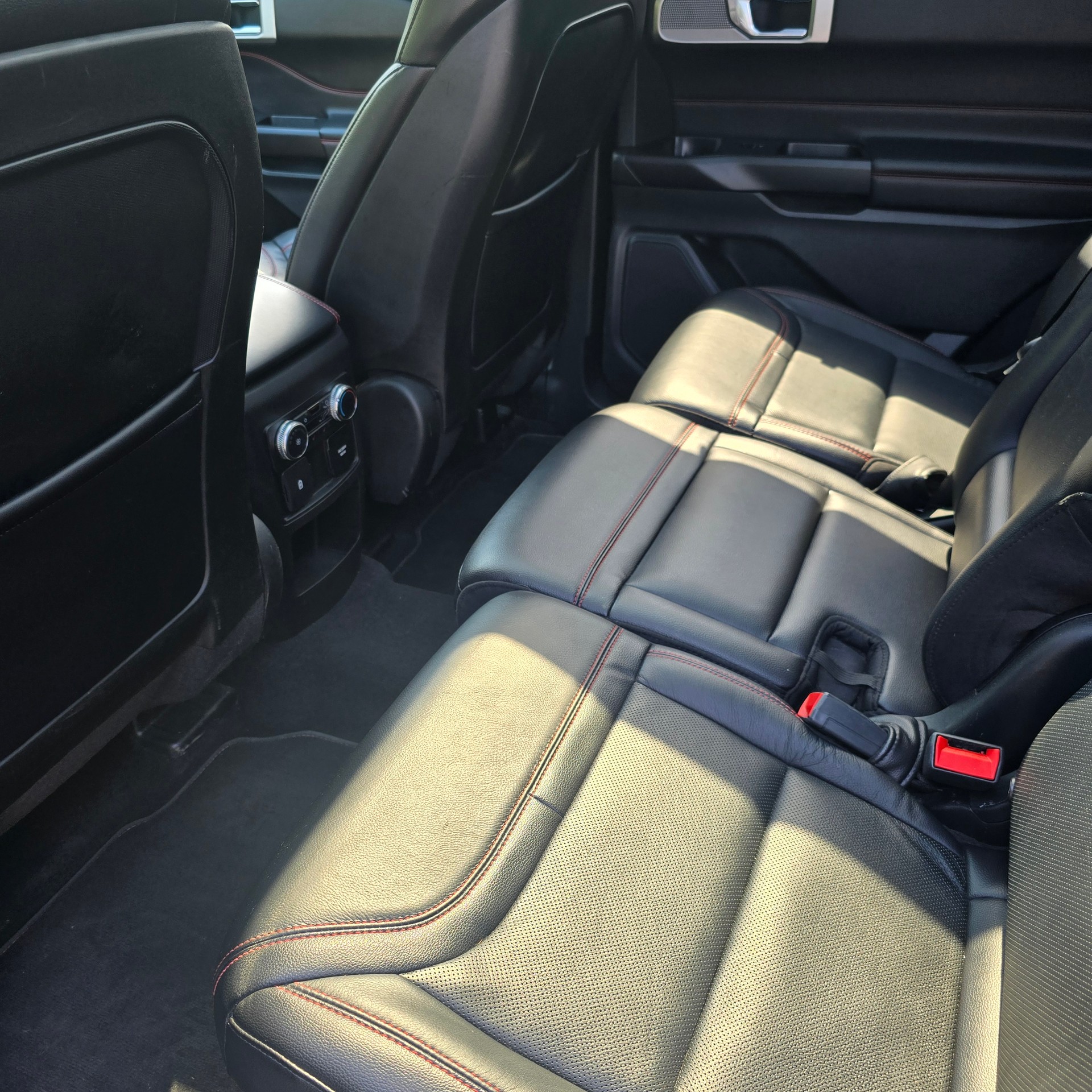 FORD Explorer 3.0 V6 Plug-in Hybrid ST-Line-image-10