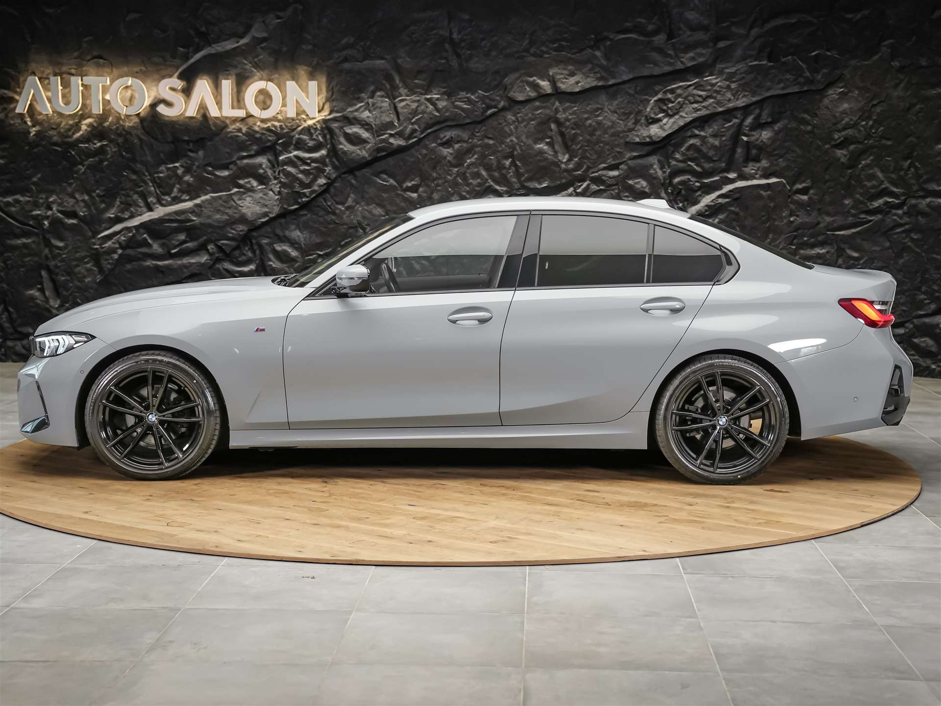 BMW 320d xDrive Steptronic M Sport *Standheizung*Abstandsregler*Lenkradheizung*-image-2