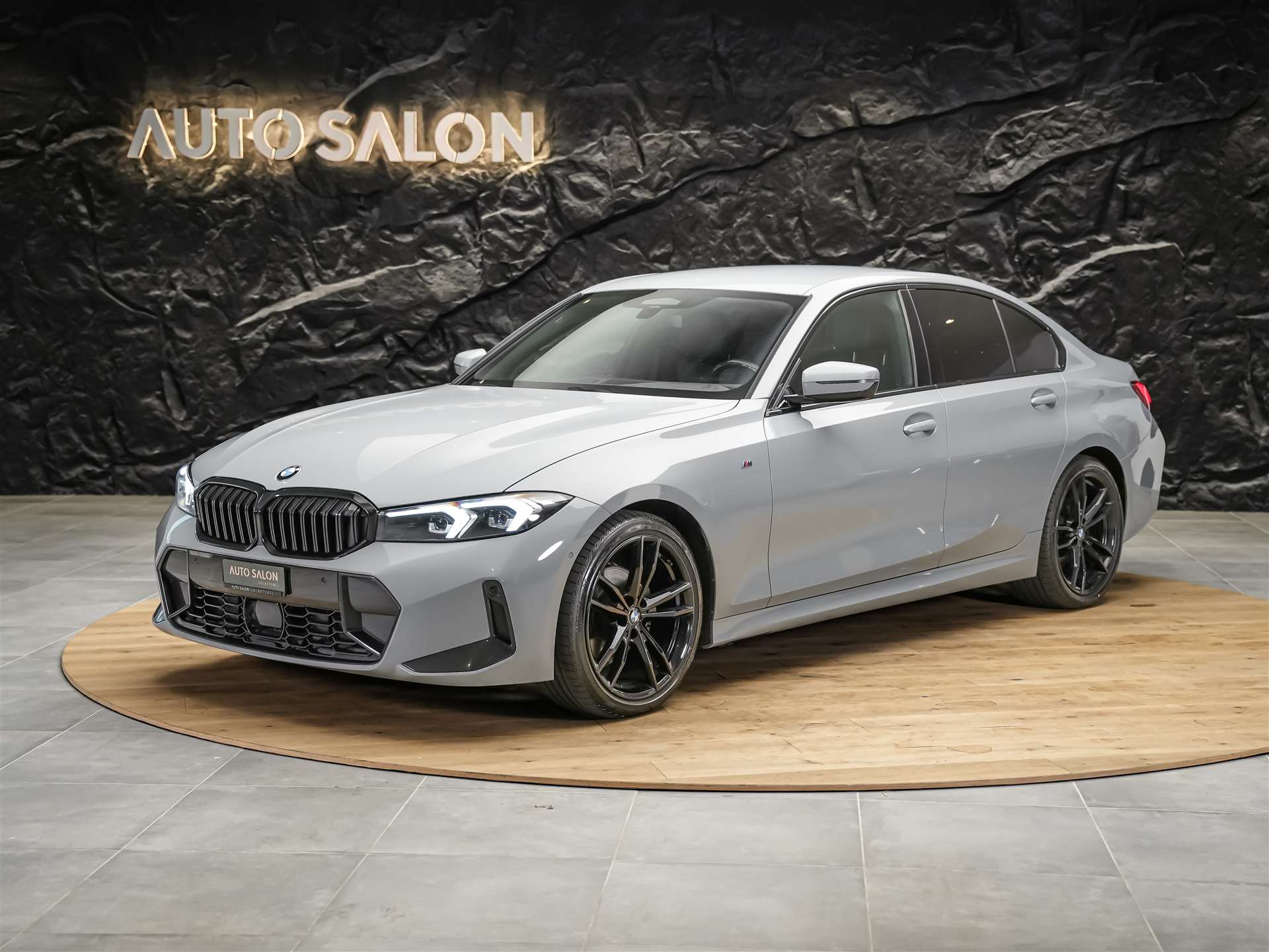 BMW 320d xDrive Steptronic M Sport *Standheizung*Abstandsregler*Lenkradheizung*-image-1
