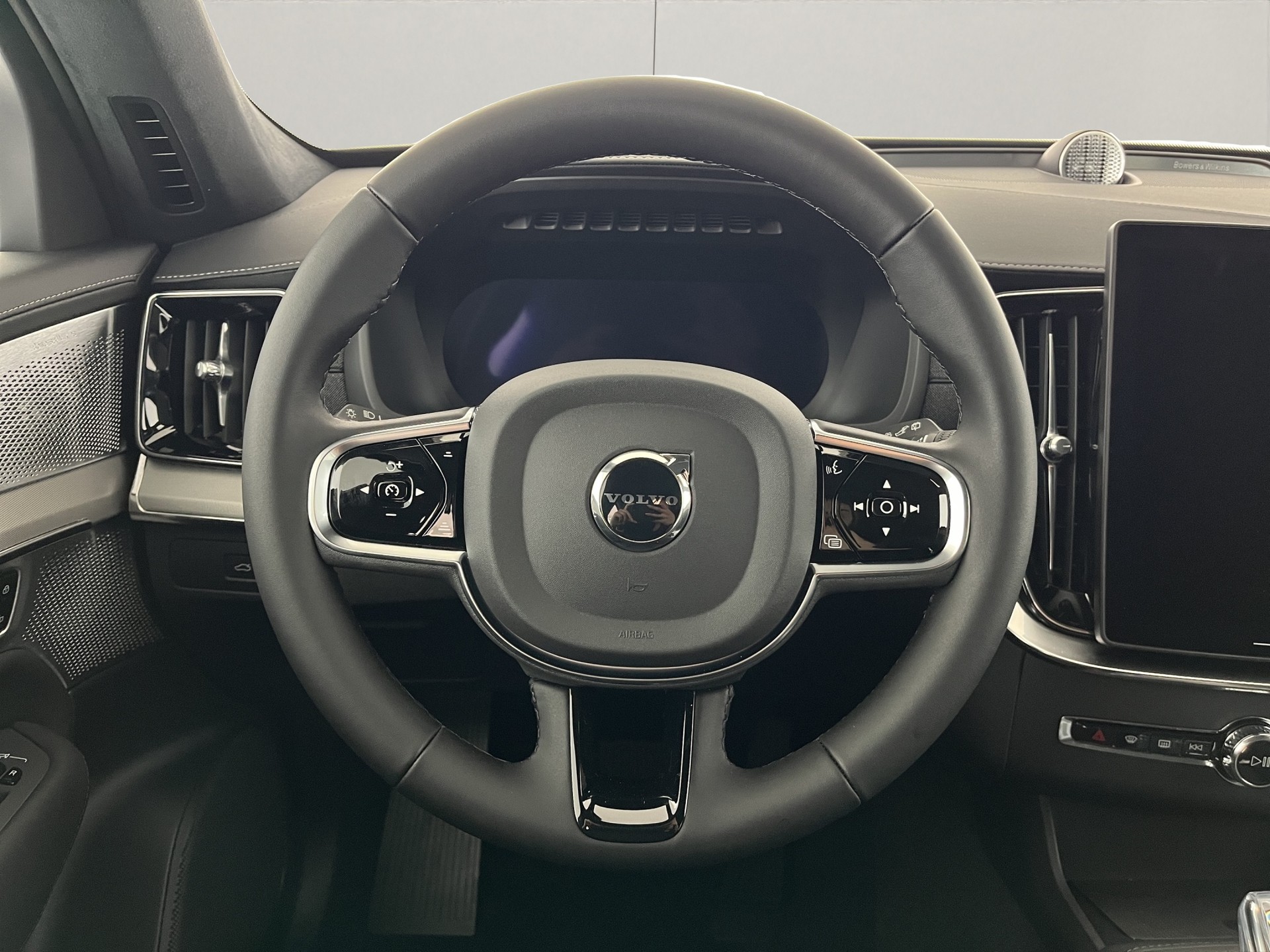 VOLVO XC90 2.0 T8 TE Black Edition eAWD-image-12