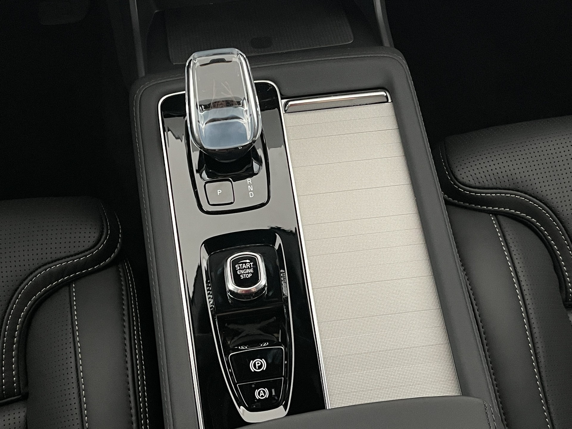 VOLVO XC90 2.0 T8 TE Black Edition eAWD-image-14