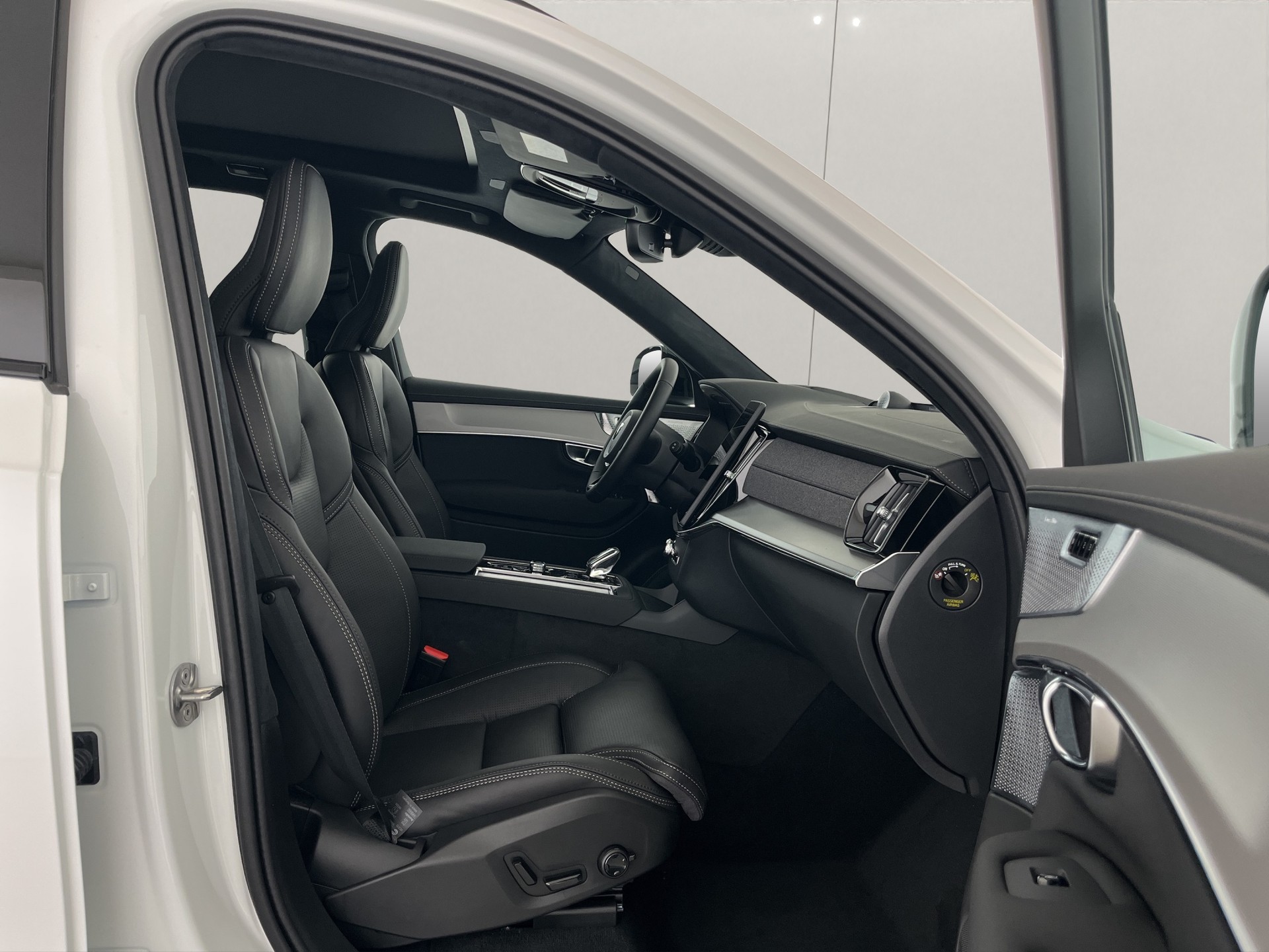 VOLVO XC90 2.0 T8 TE Black Edition eAWD-image-13