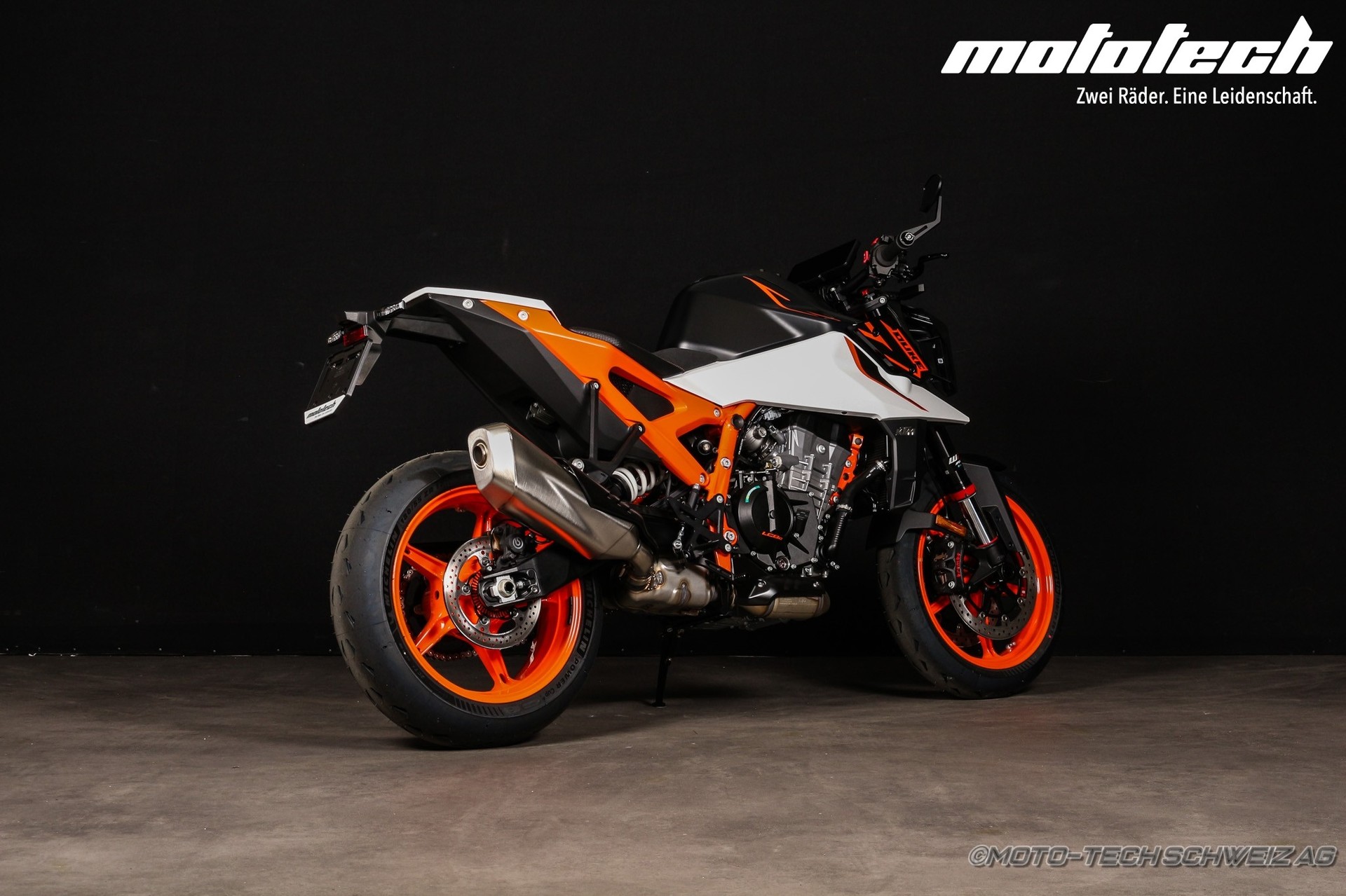KTM 990 Duke R-showroom-element-1