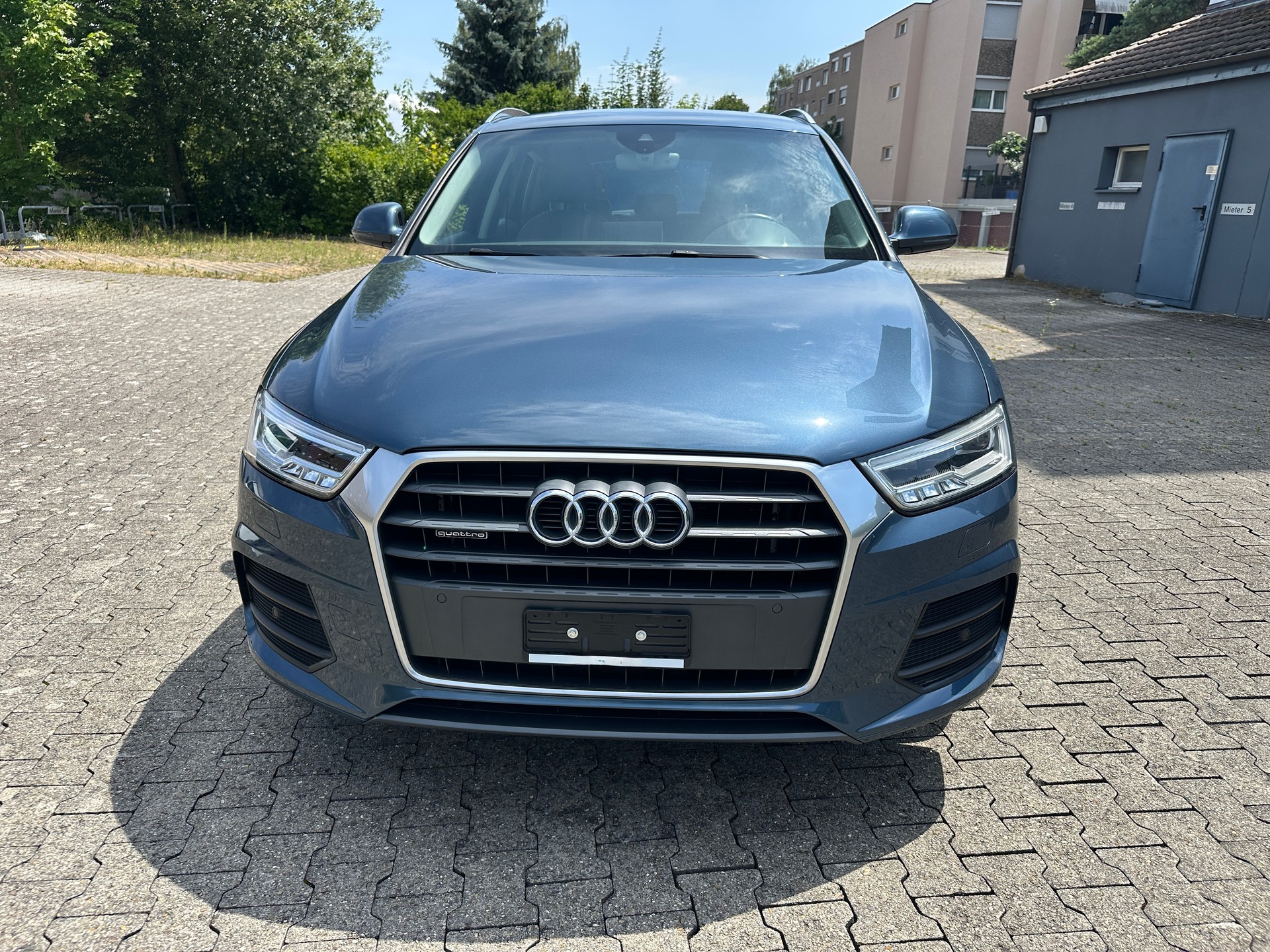 AUDI Q3 2.0 TDI quattro S-tronic-image-1