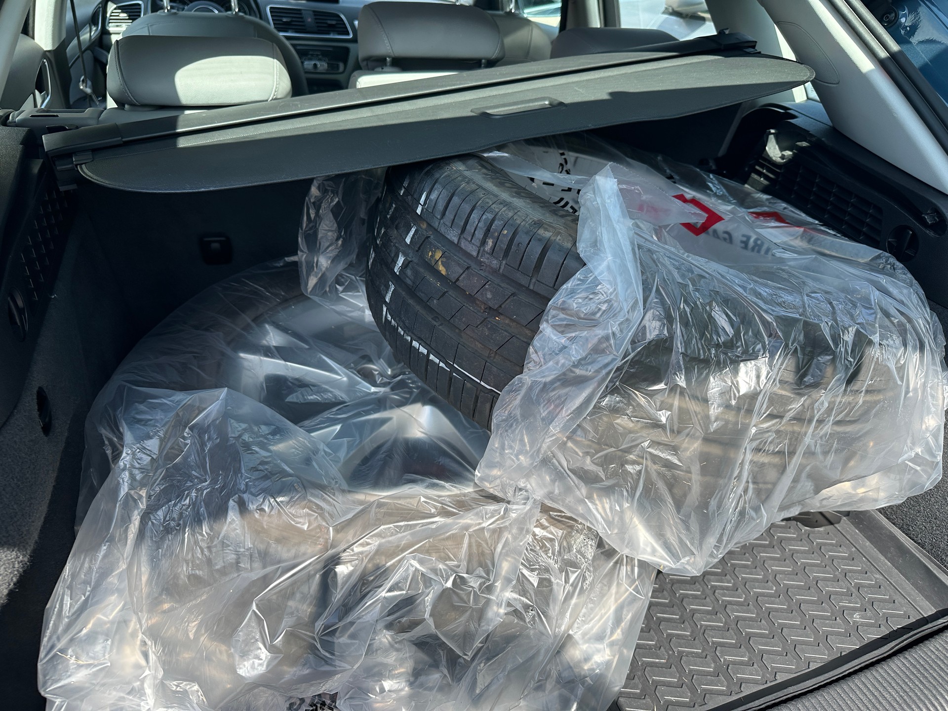 AUDI Q3 2.0 TDI quattro S-tronic-image-12