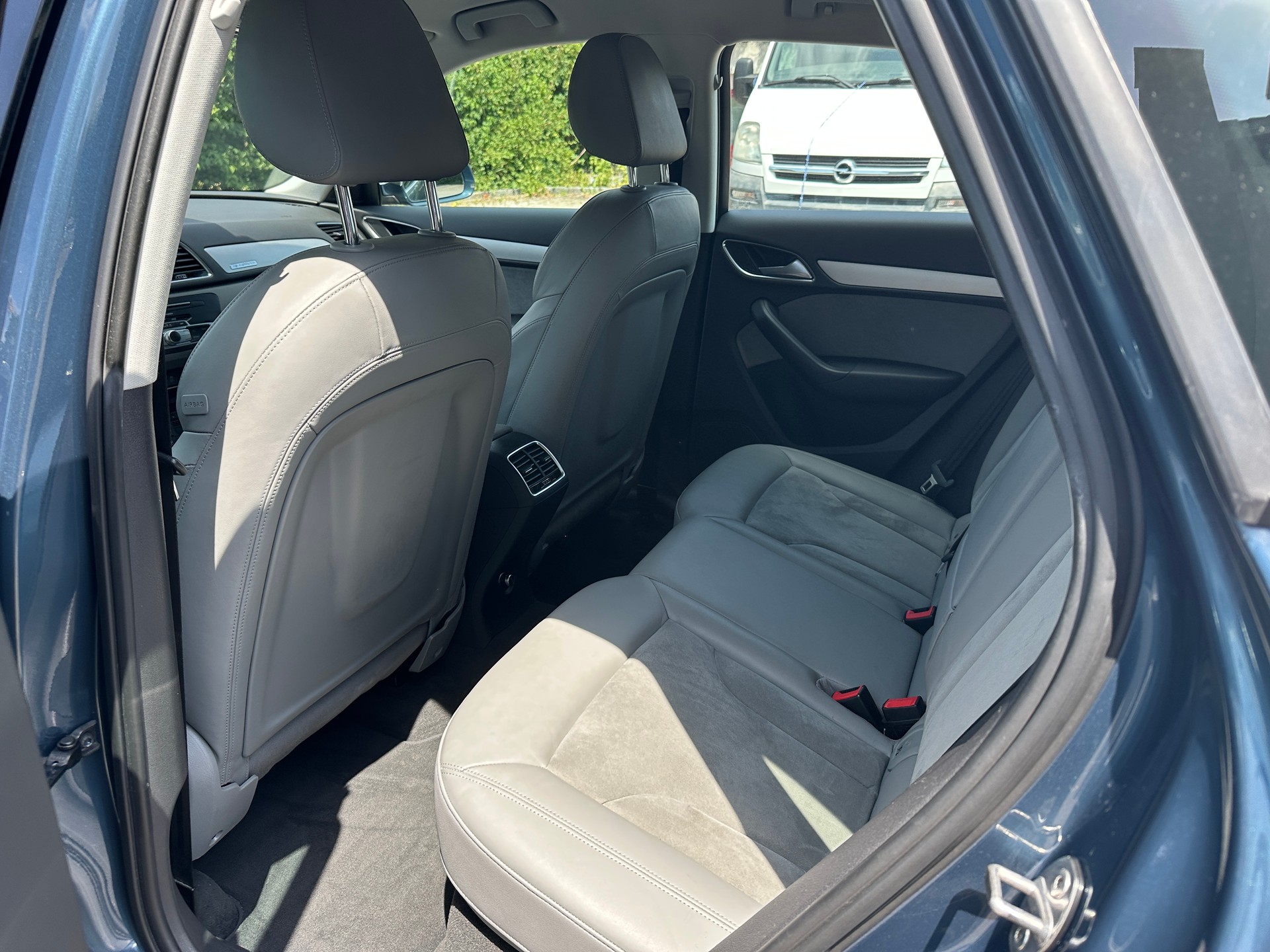 AUDI Q3 2.0 TDI quattro S-tronic-image-7