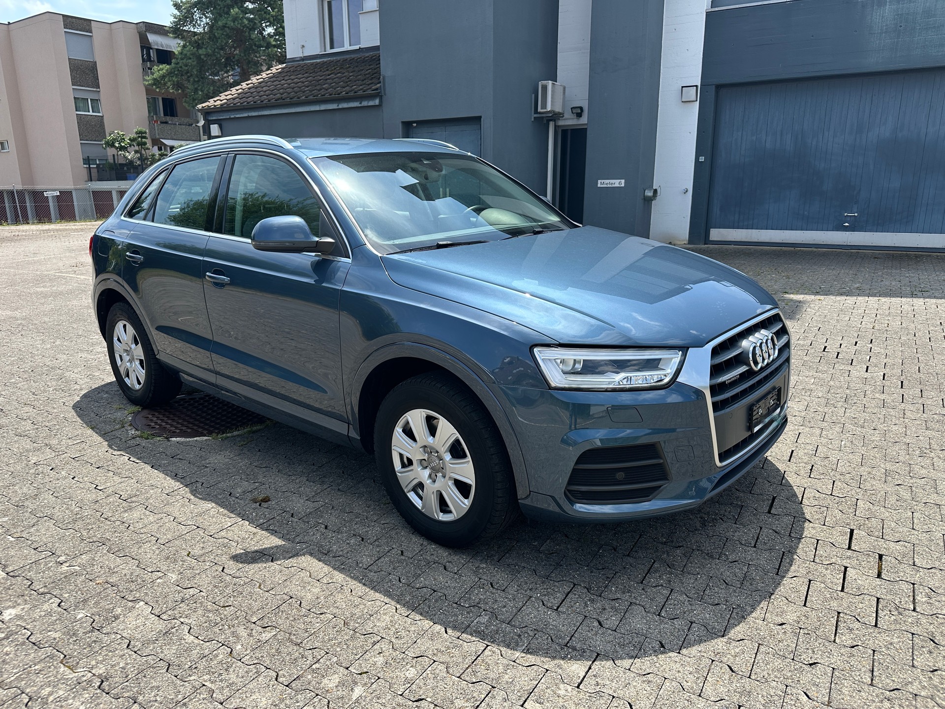 AUDI Q3 2.0 TDI quattro S-tronic-image-2