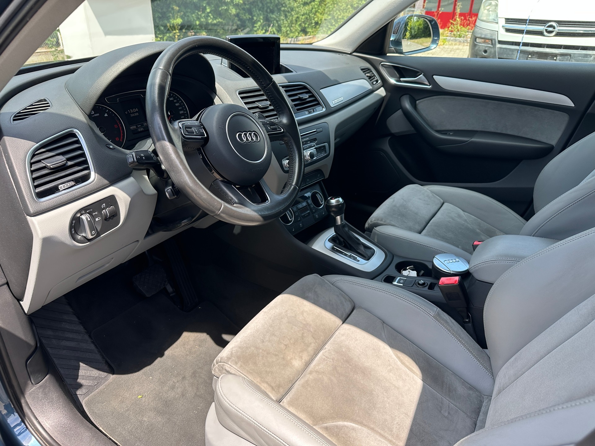 AUDI Q3 2.0 TDI quattro S-tronic-image-6