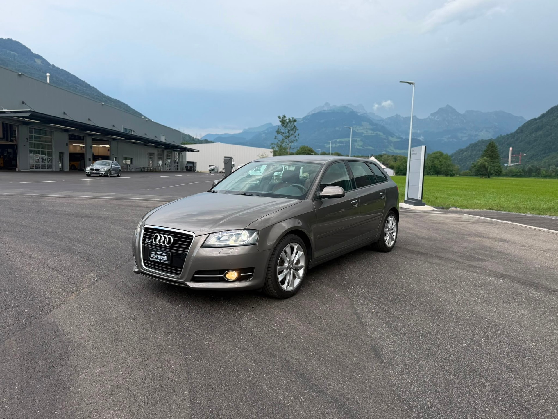 AUDI A3 Sportback 2.0 TFSI Ambition quattro S-tronic-image-2
