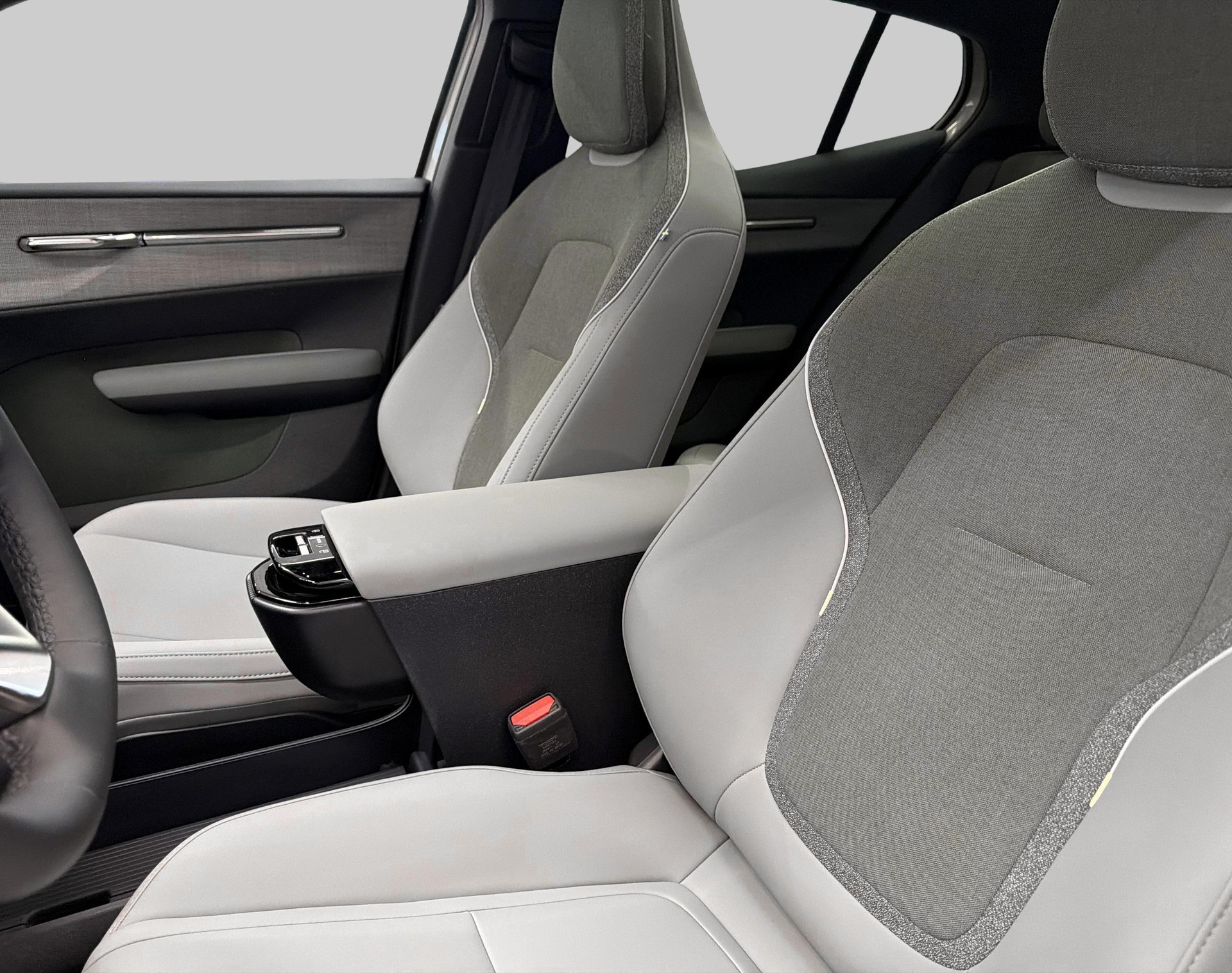 VOLVO EX 30 CC E60 Twin Performance A-image-14