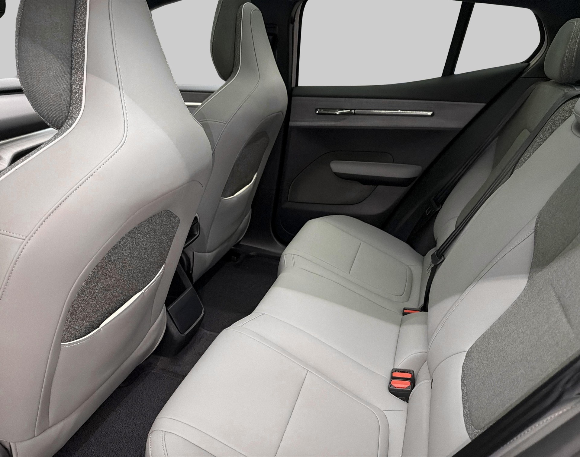 VOLVO EX 30 CC E60 Twin Performance A-image-9