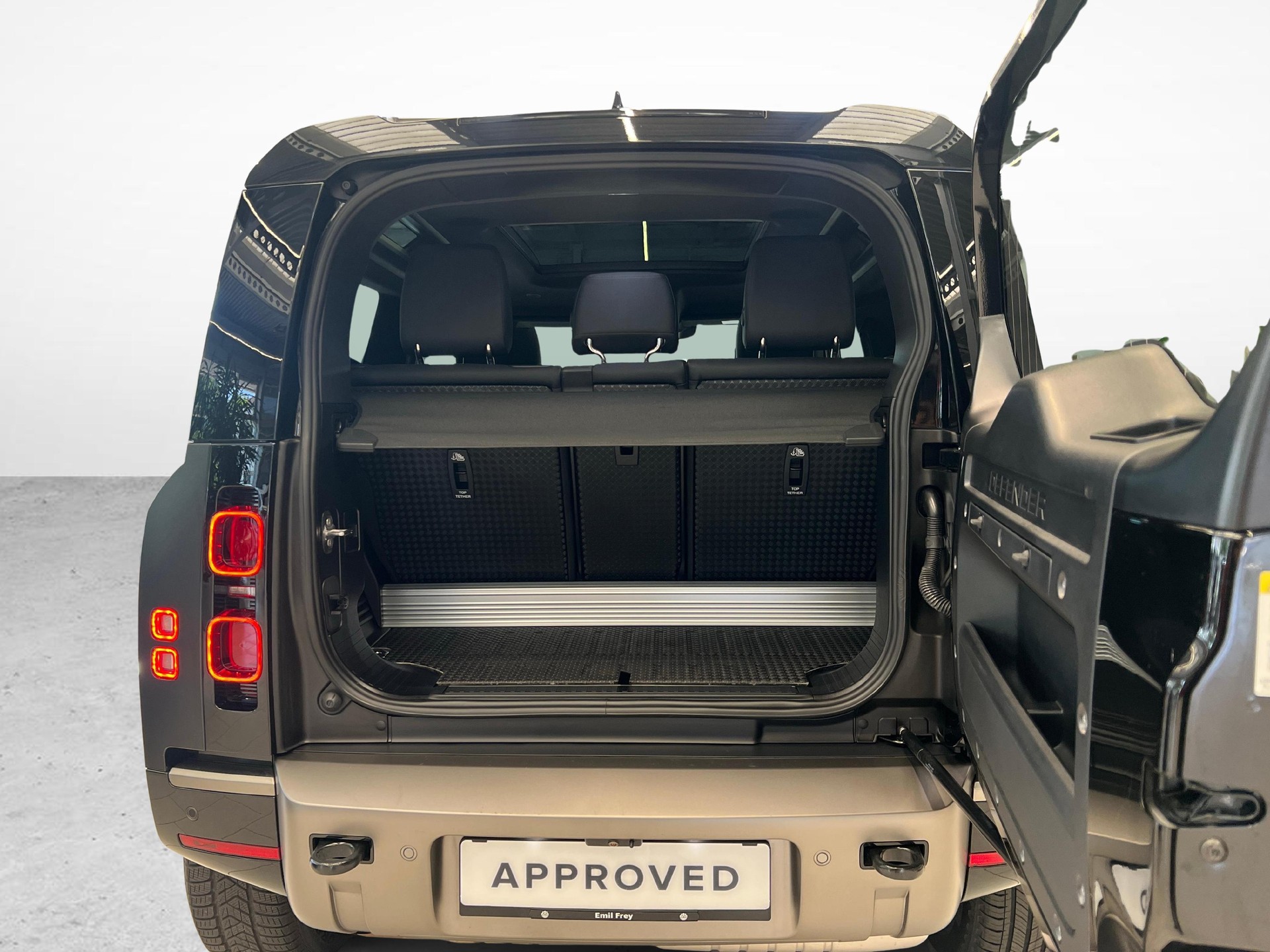 LAND ROVER Defender 90 3.0 D I6 250 X-Dynamic SE-image-11