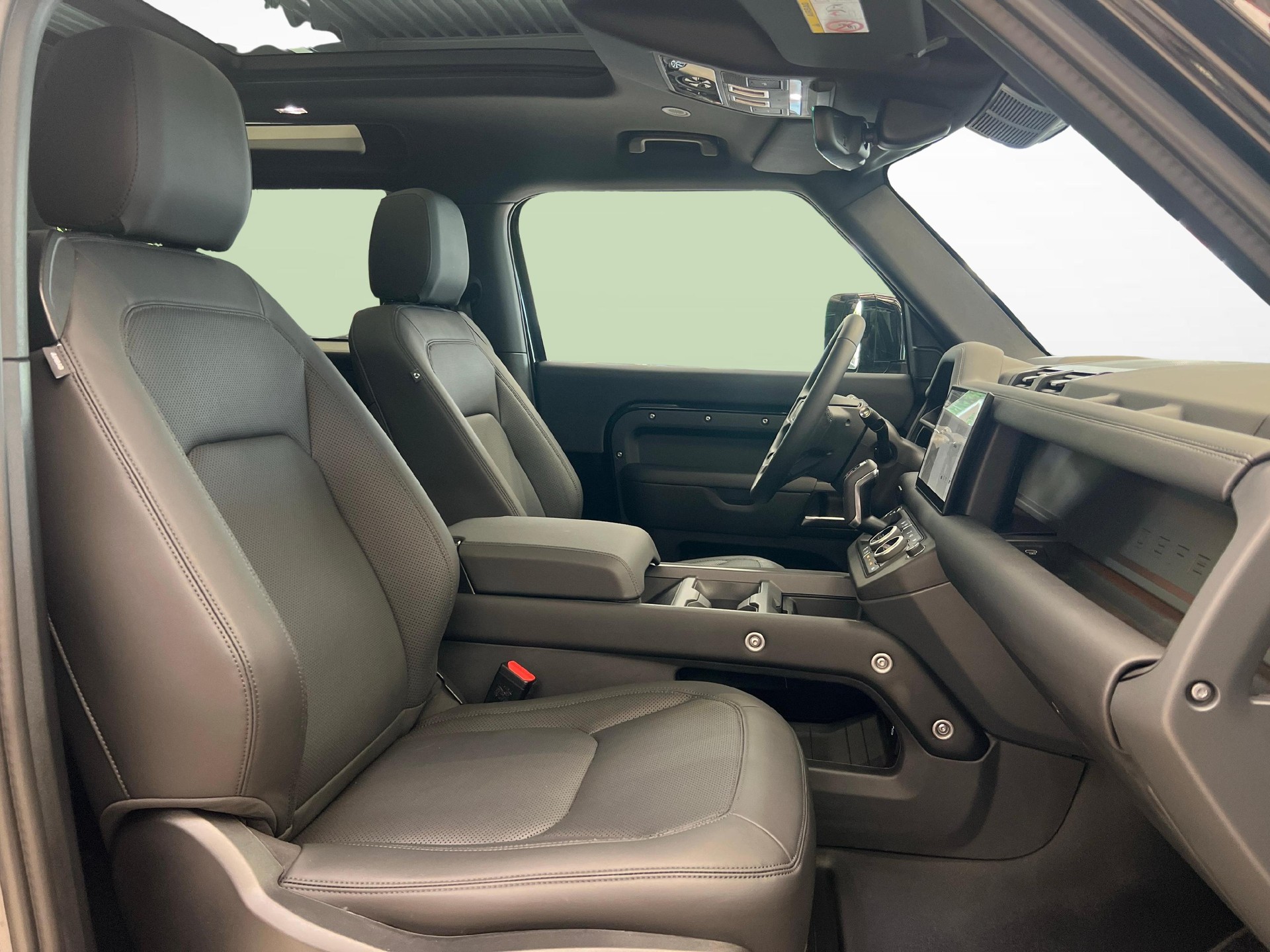 LAND ROVER Defender 90 3.0 D I6 250 X-Dynamic SE-image-9