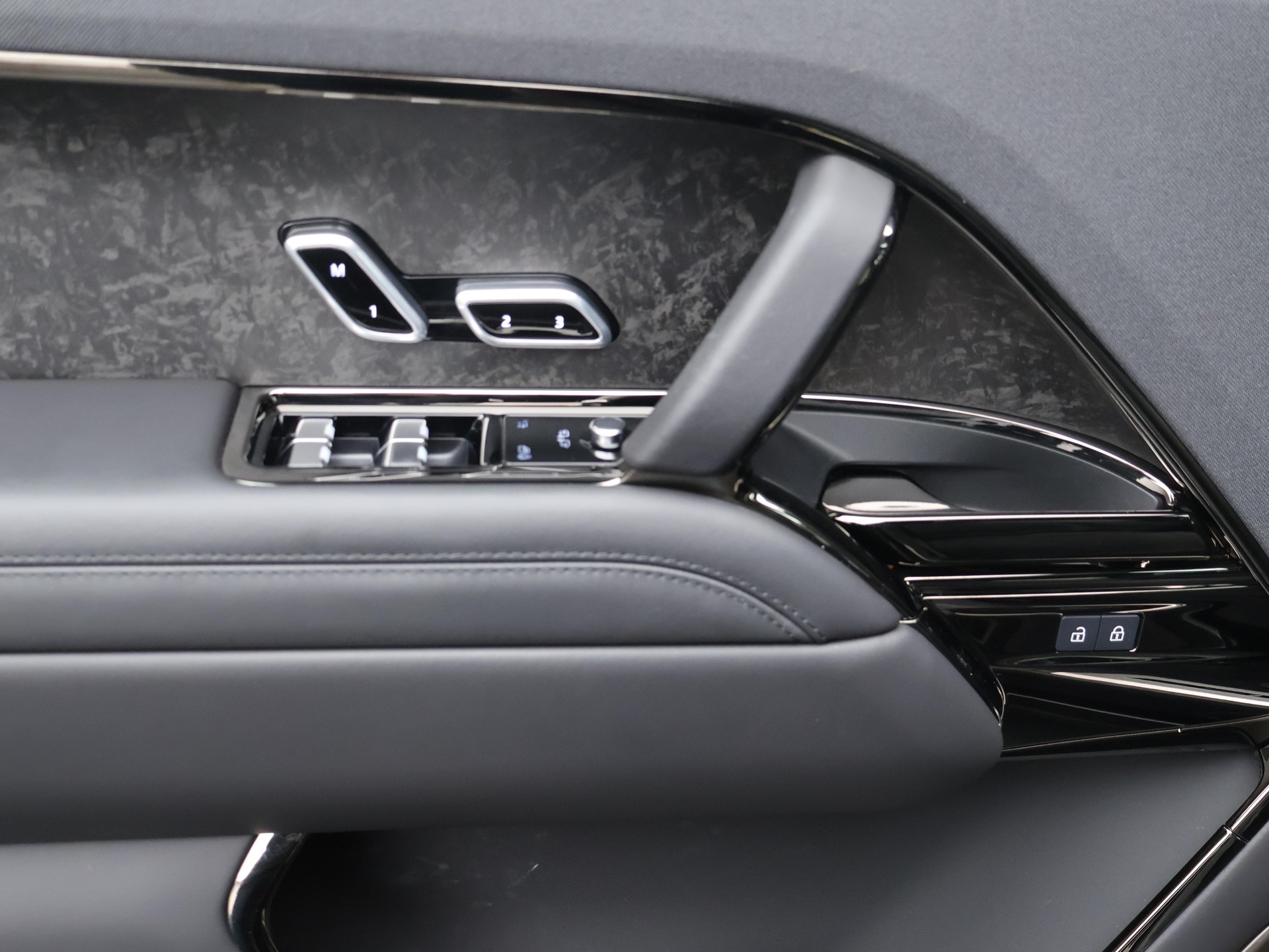 LAND ROVER Range Rover Sport 4.4 V8 SV Edition Two-image-14