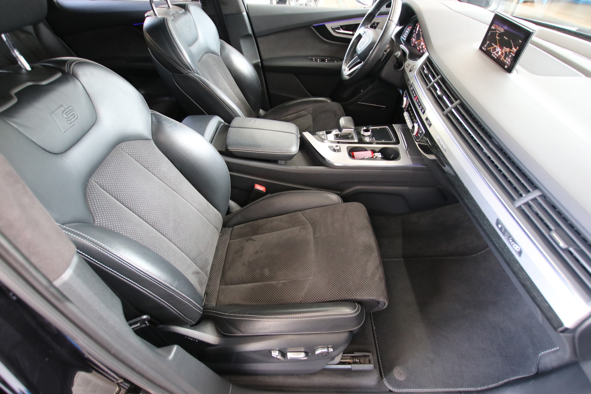 AUDI Q7 *S-Line* 3.0 TDI quattro tiptronic *7-Sitzplätze*-image-14