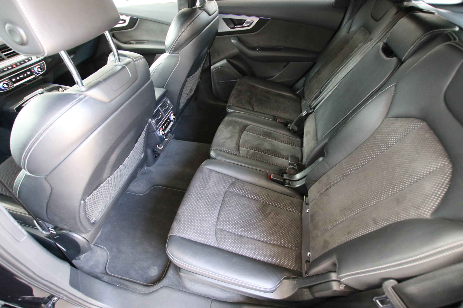 AUDI Q7 *S-Line* 3.0 TDI quattro tiptronic *7-Sitzplätze*-image-12