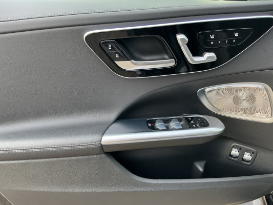 MERCEDES-BENZ C 400e 4M AMG Line-image-9