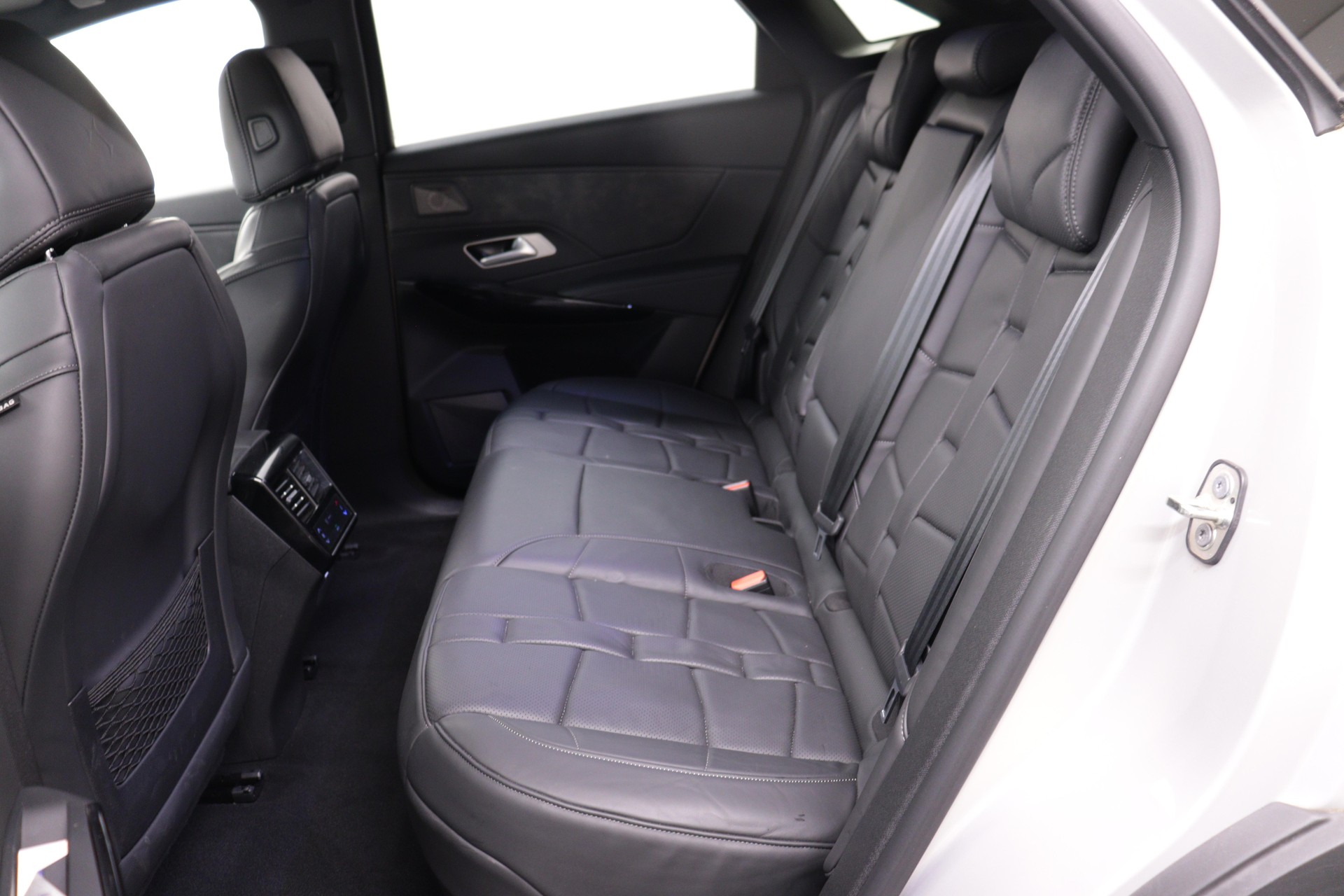 DS AUTOMOBILES 7 Crossback 1.6 E-Tense Louvre 4x4-image-8