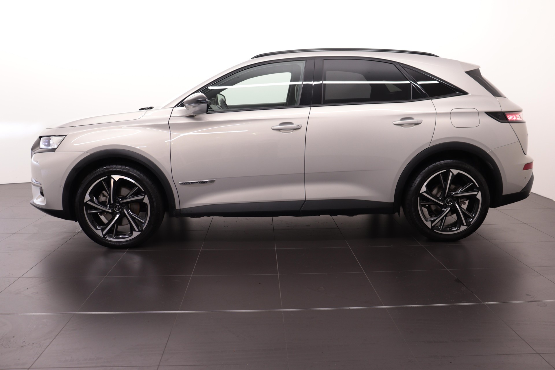 DS AUTOMOBILES 7 Crossback 1.6 E-Tense Louvre 4x4-image-3