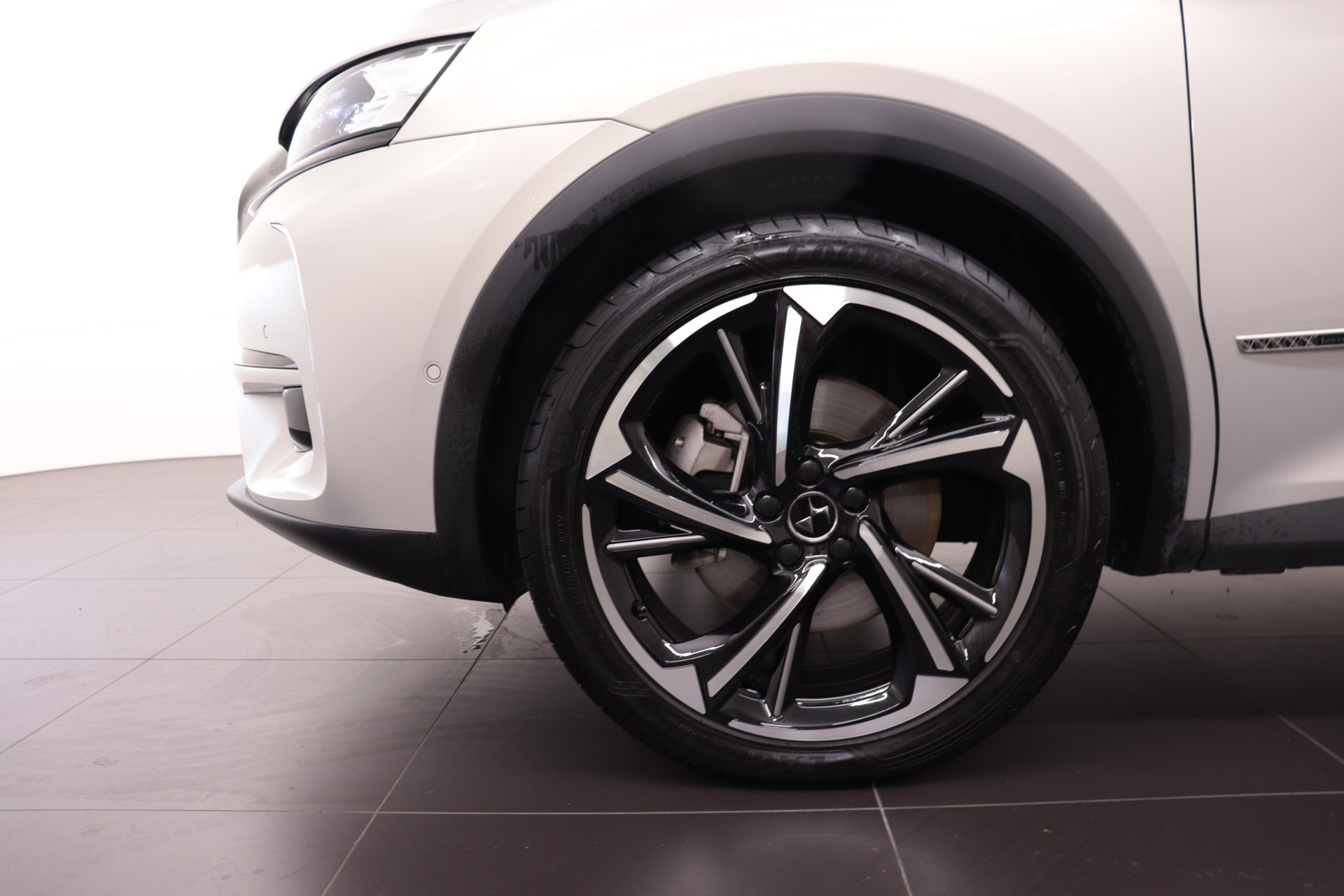 DS AUTOMOBILES 7 Crossback 1.6 E-Tense Louvre 4x4-image-9