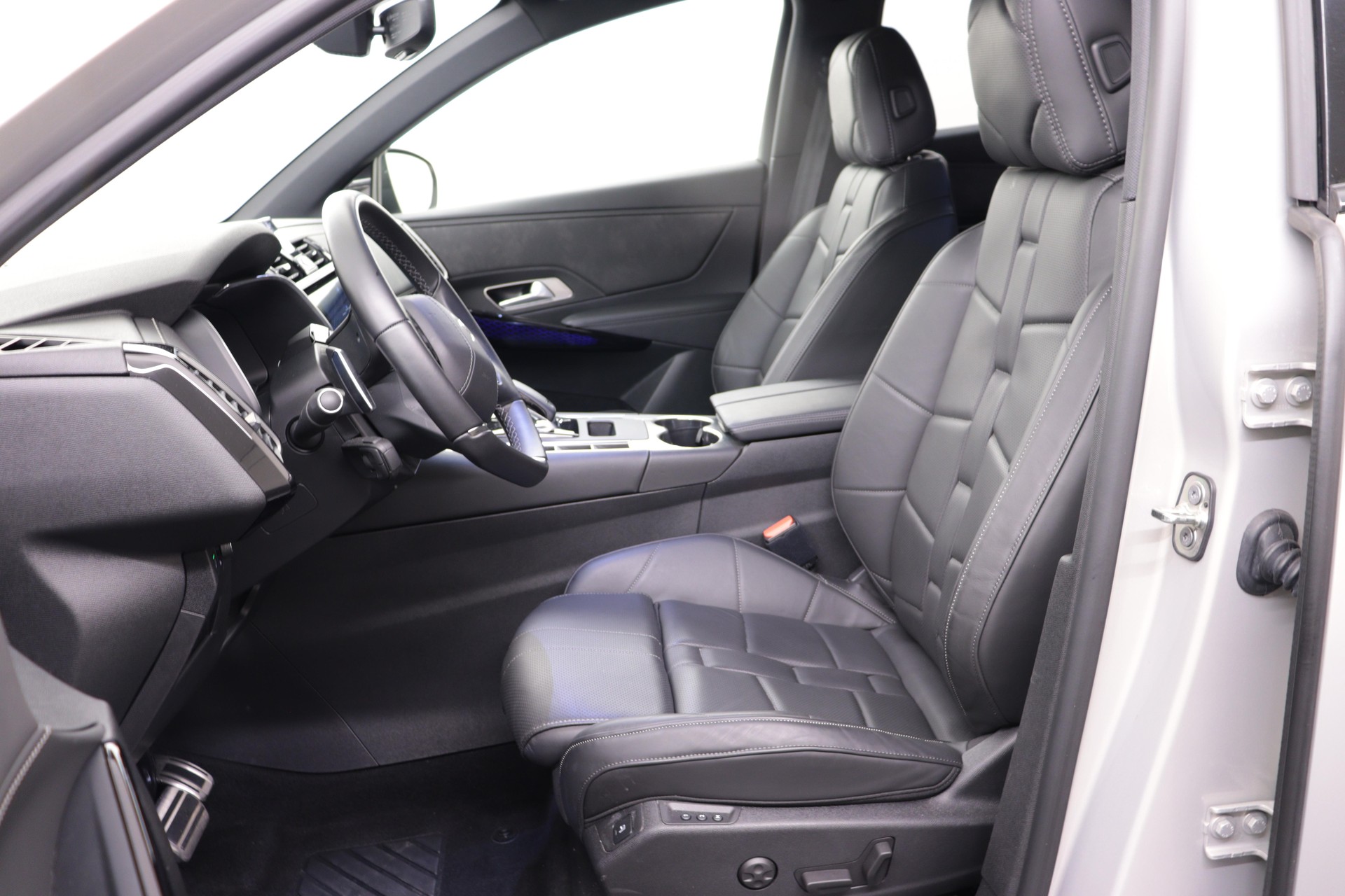 DS AUTOMOBILES 7 Crossback 1.6 E-Tense Louvre 4x4-image-2