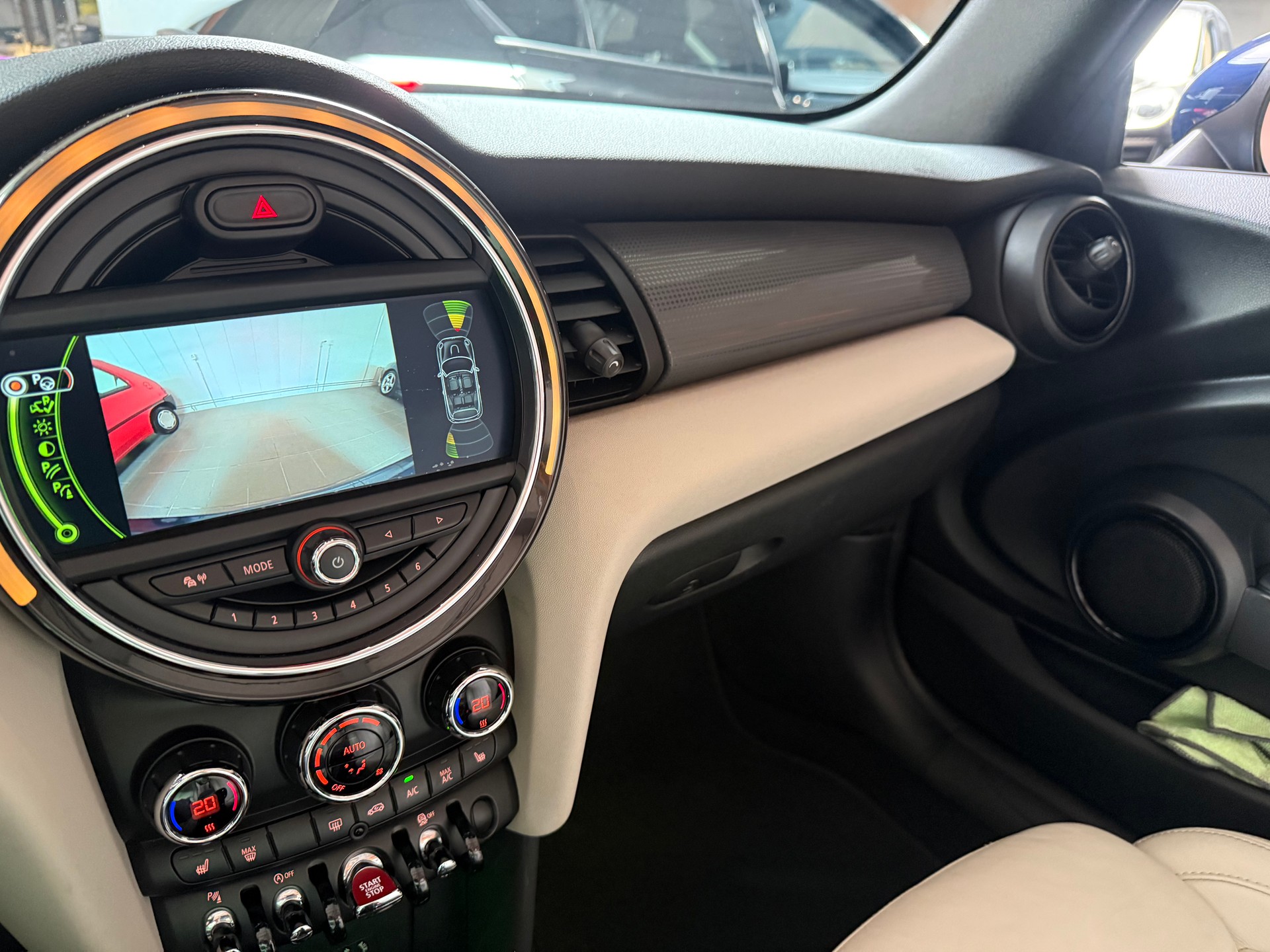 MINI Cooper Cabriolet Steptronic-image-16