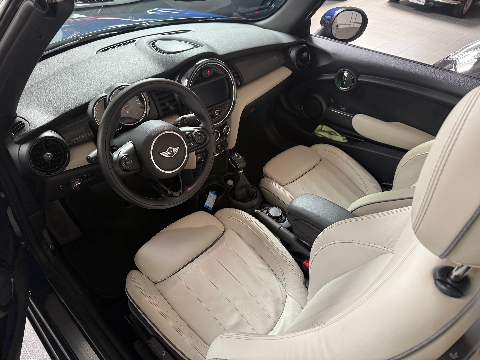 MINI Cooper Cabriolet Steptronic-image-10
