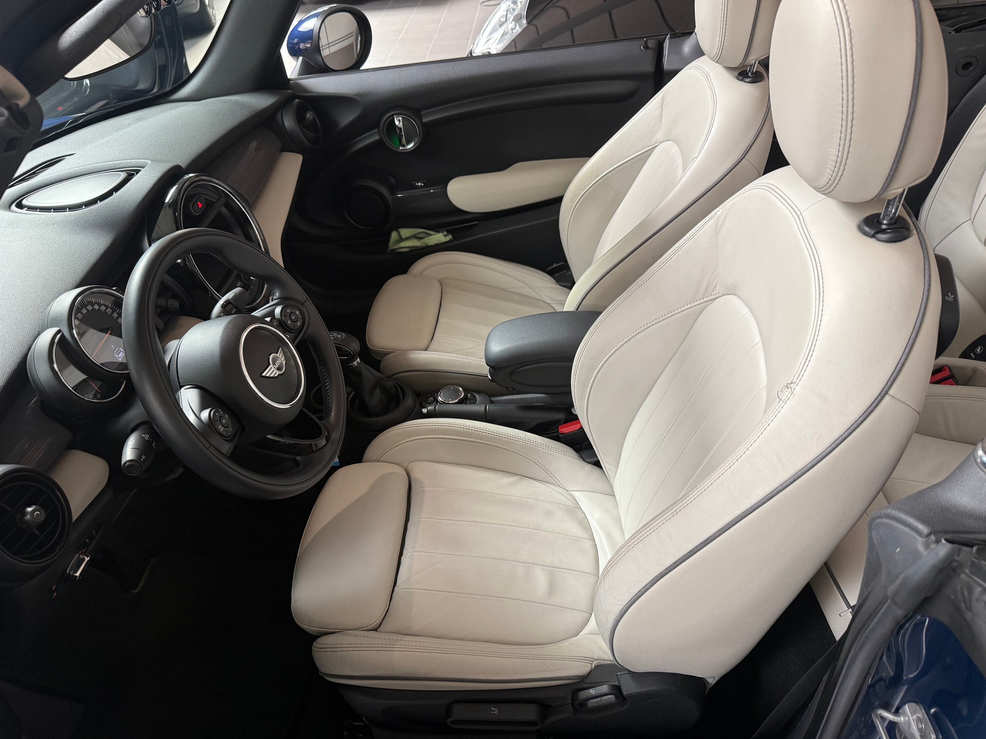 MINI Cooper Cabriolet Steptronic-image-11