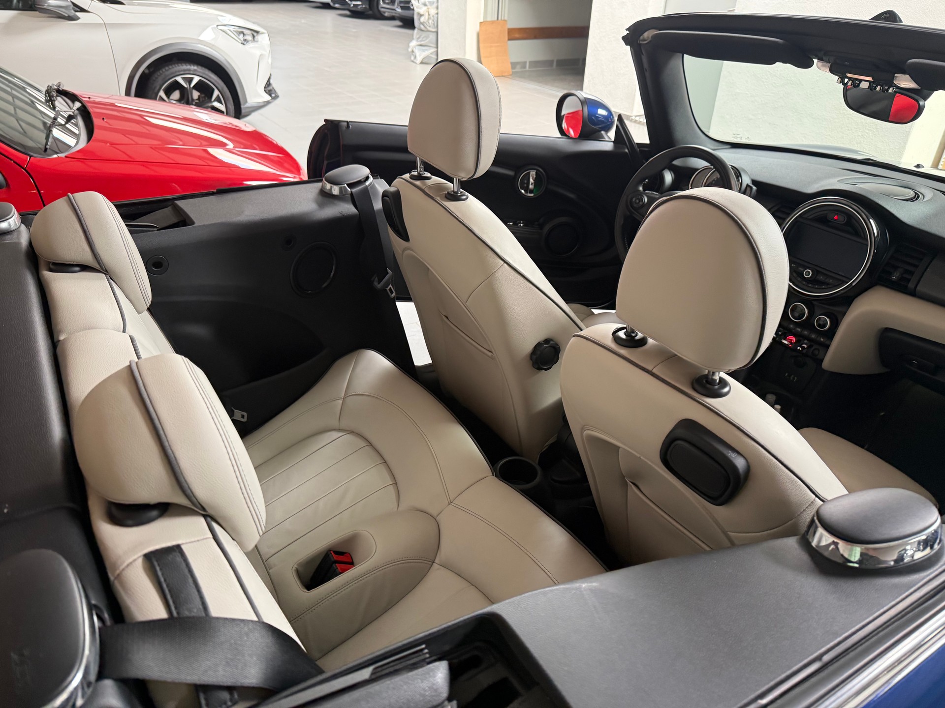 MINI Cooper Cabriolet Steptronic-image-14