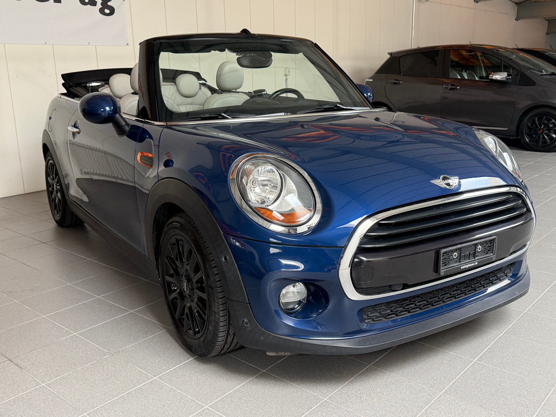 MINI Cooper Cabriolet Steptronic-image-4