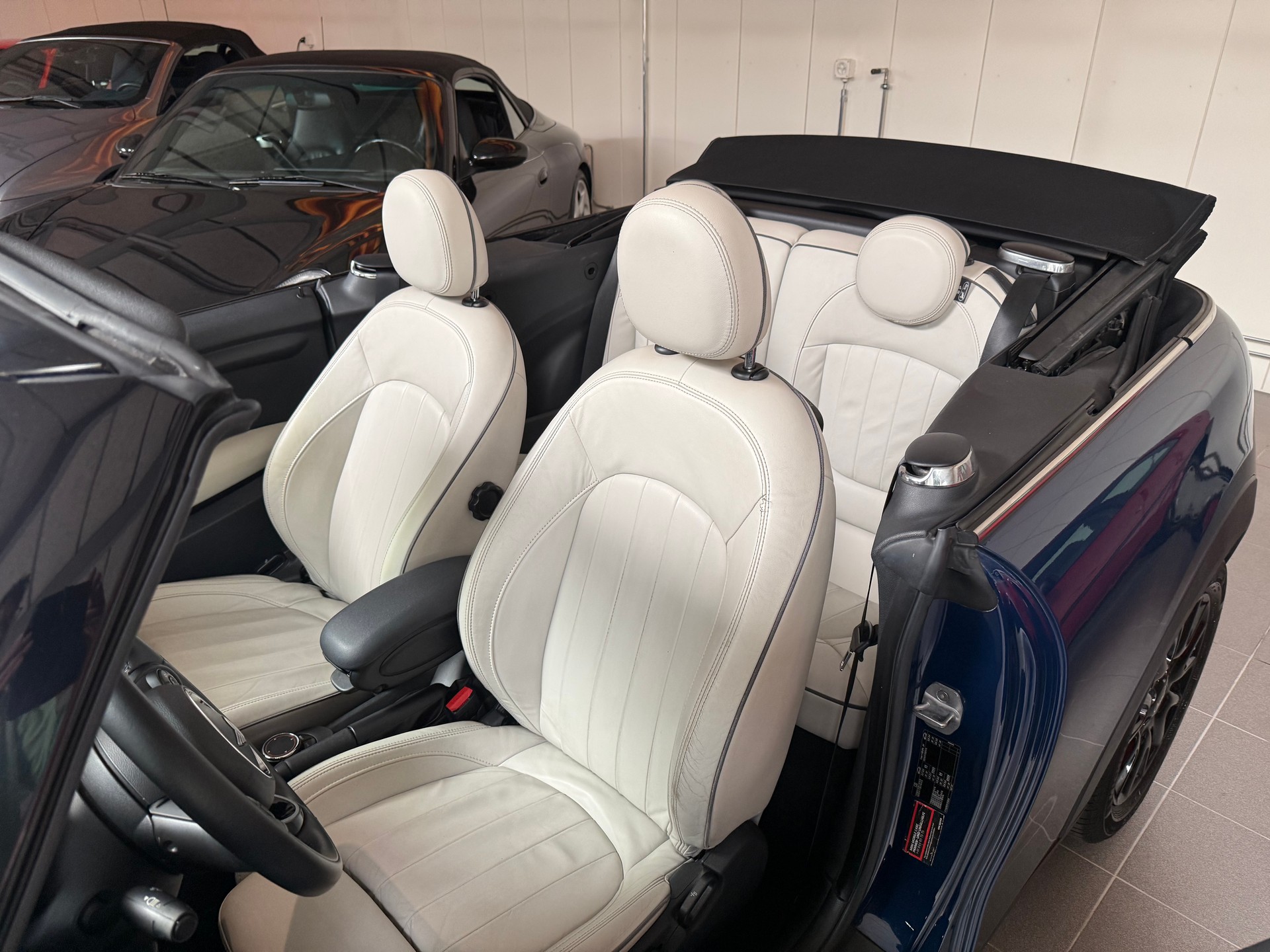 MINI Cooper Cabriolet Steptronic-image-12