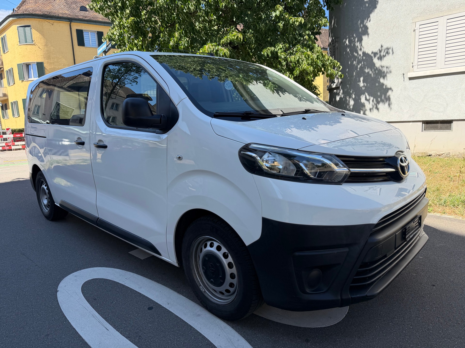 TOYOTA Proace 1.6D Glass Van L1 Terra-image-2