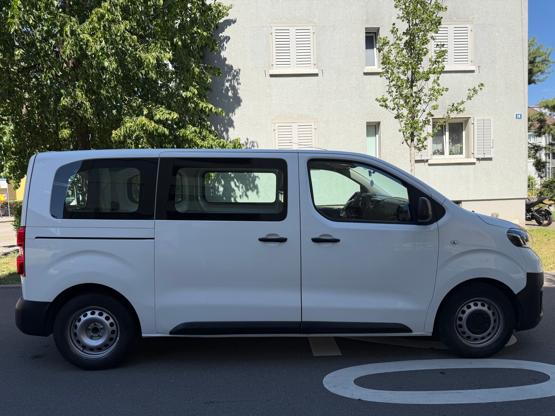 TOYOTA Proace 1.6D Glass Van L1 Terra-image-3