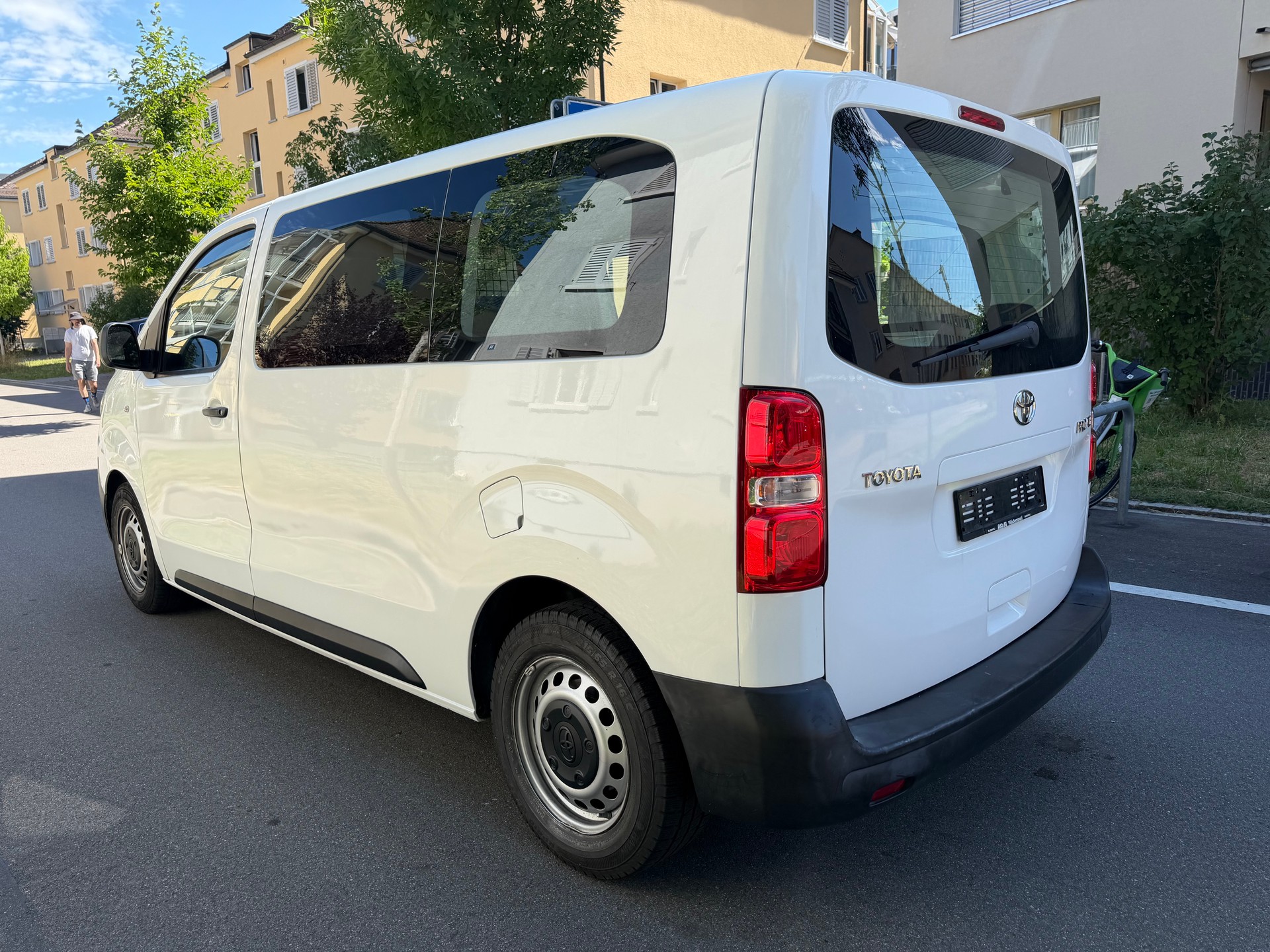 TOYOTA Proace 1.6D Glass Van L1 Terra-image-6