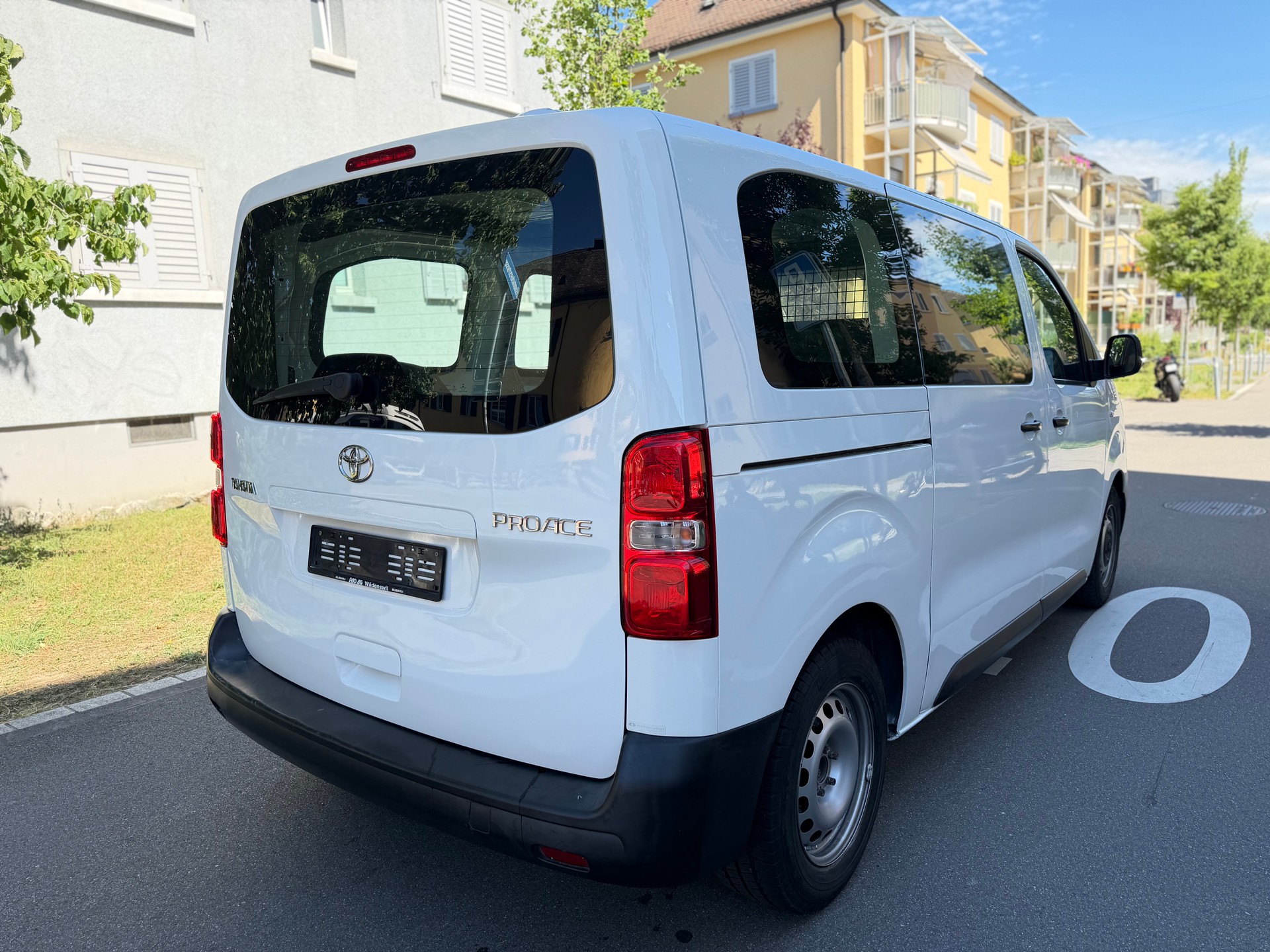 TOYOTA Proace 1.6D Glass Van L1 Terra-image-4