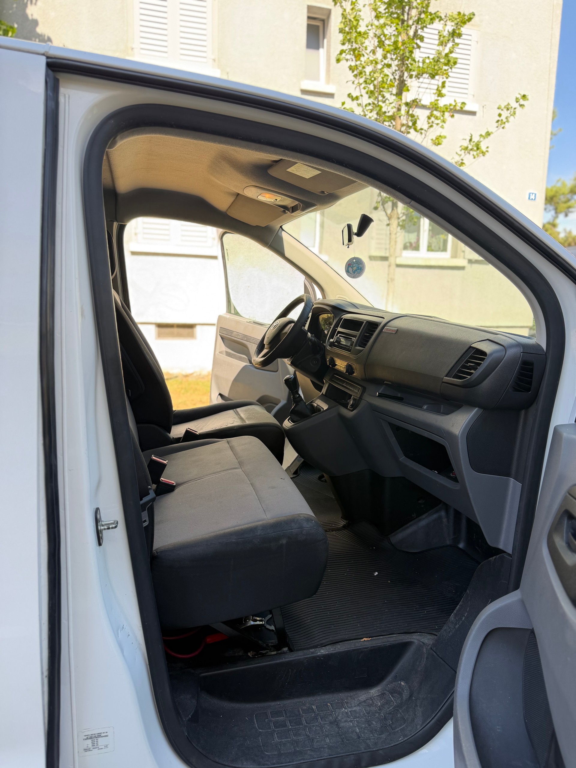 TOYOTA Proace 1.6D Glass Van L1 Terra-image-9