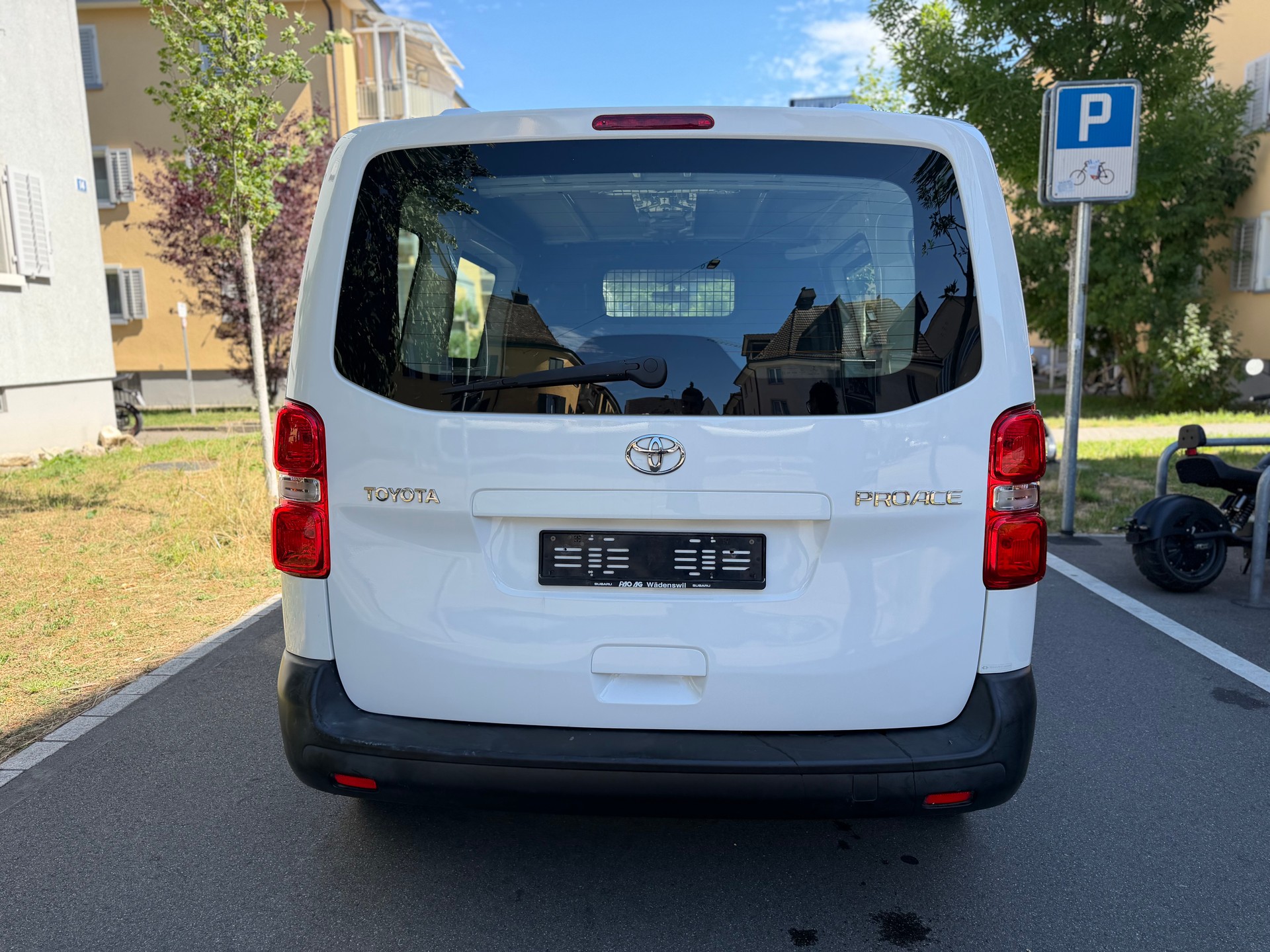 TOYOTA Proace 1.6D Glass Van L1 Terra-image-5