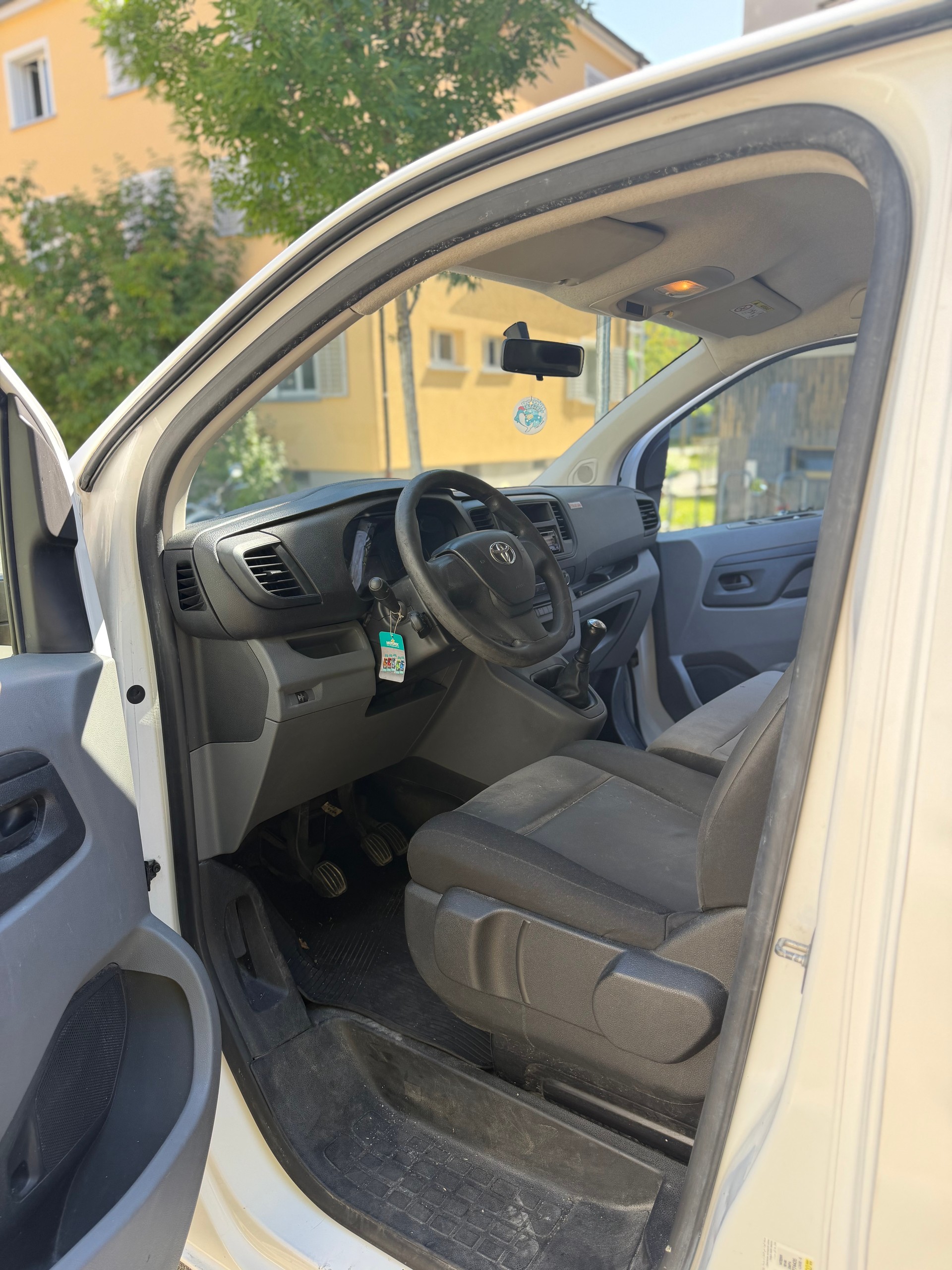 TOYOTA Proace 1.6D Glass Van L1 Terra-image-11