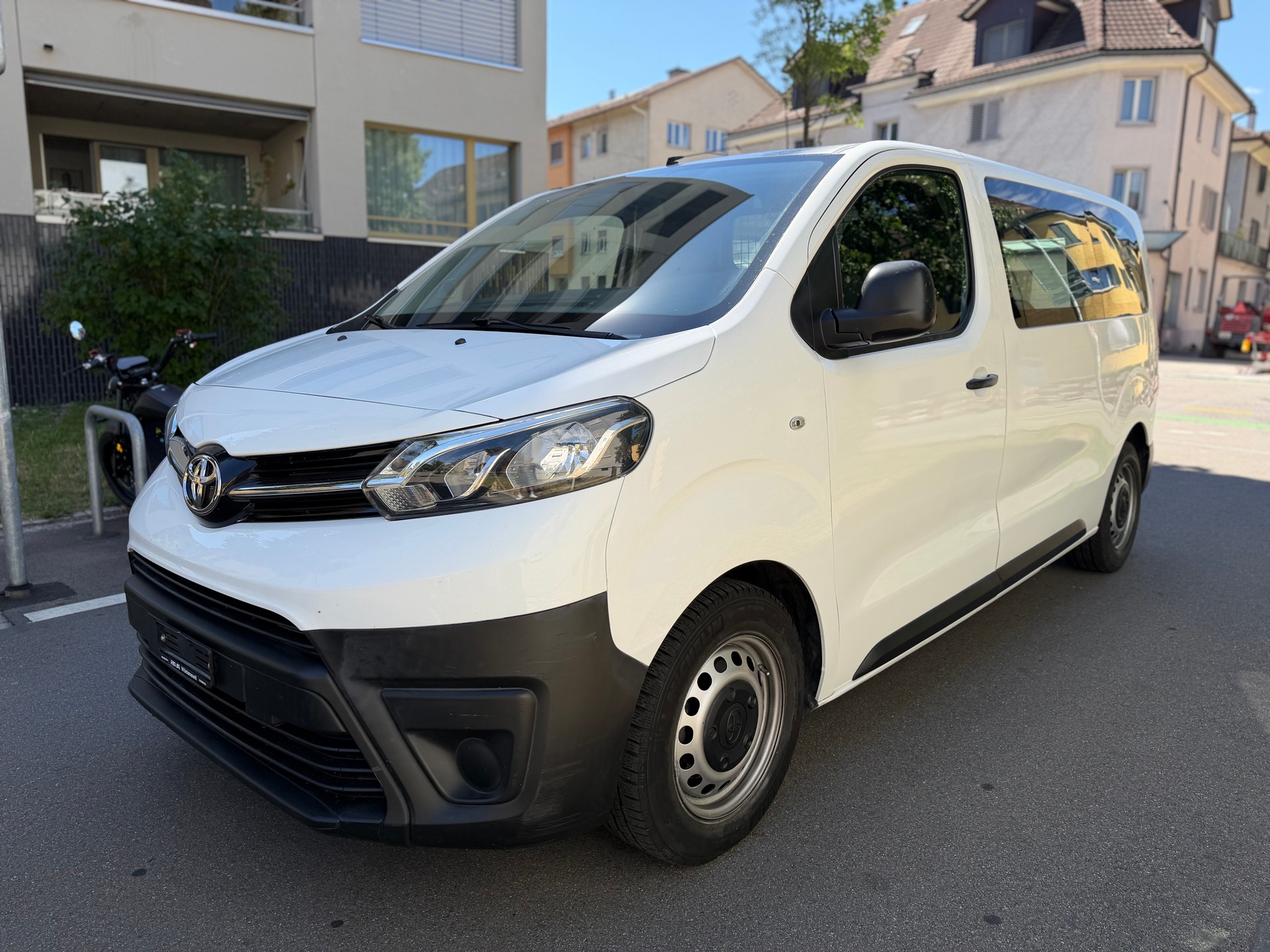 TOYOTA Proace 1.6D Glass Van L1 Terra-image-0