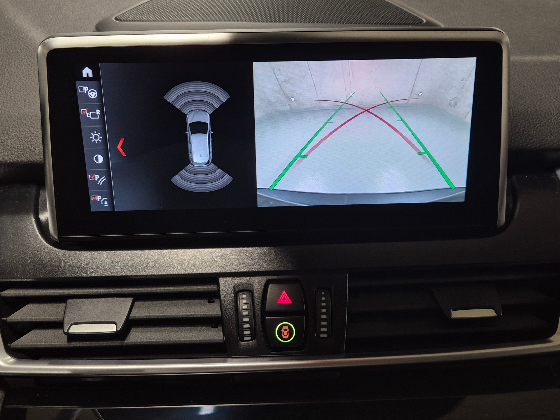 BMW 218d xDrive Active Tourer Steptronic Sport Line-image-19