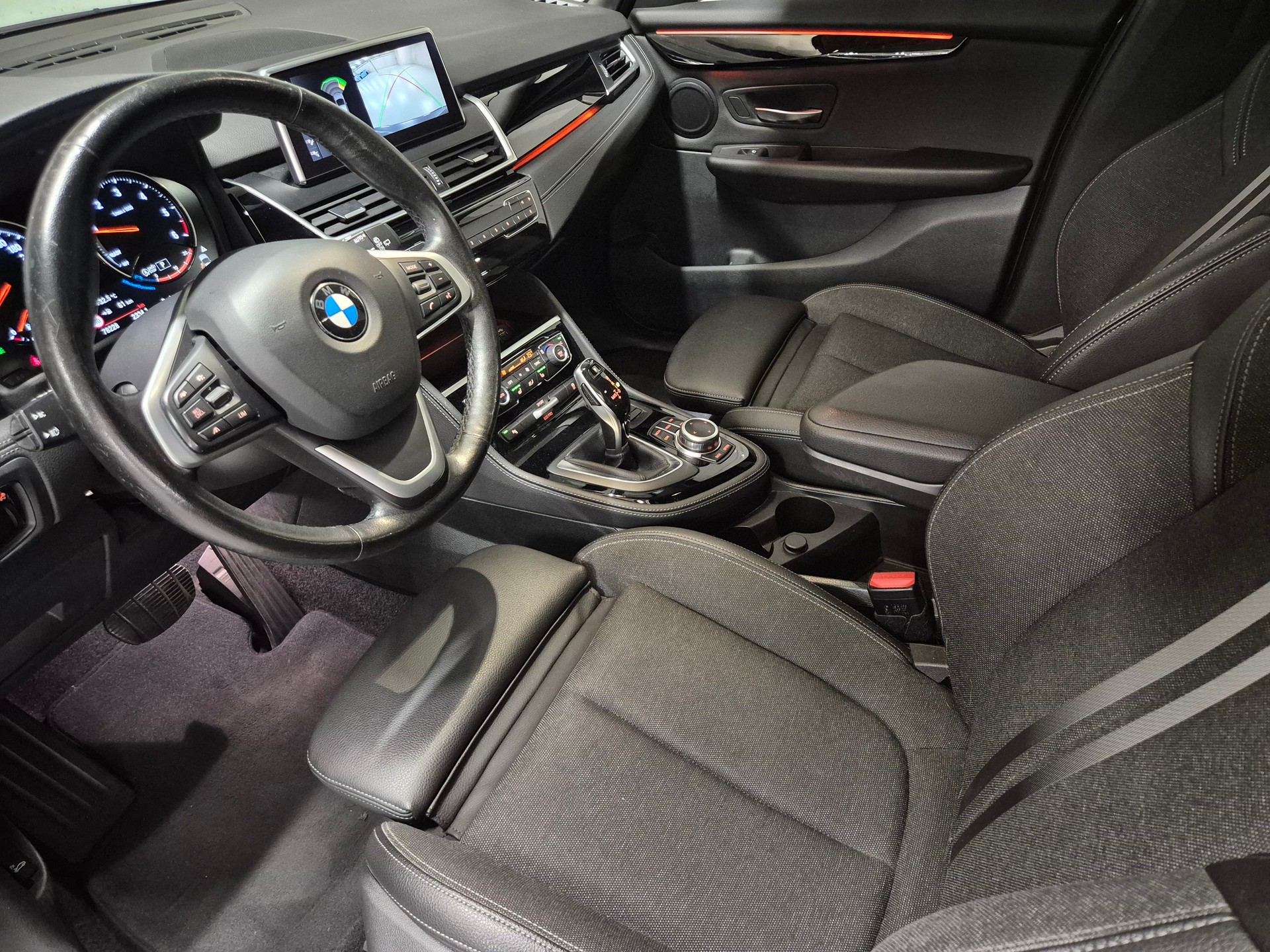 BMW 218d xDrive Active Tourer Steptronic Sport Line-image-9