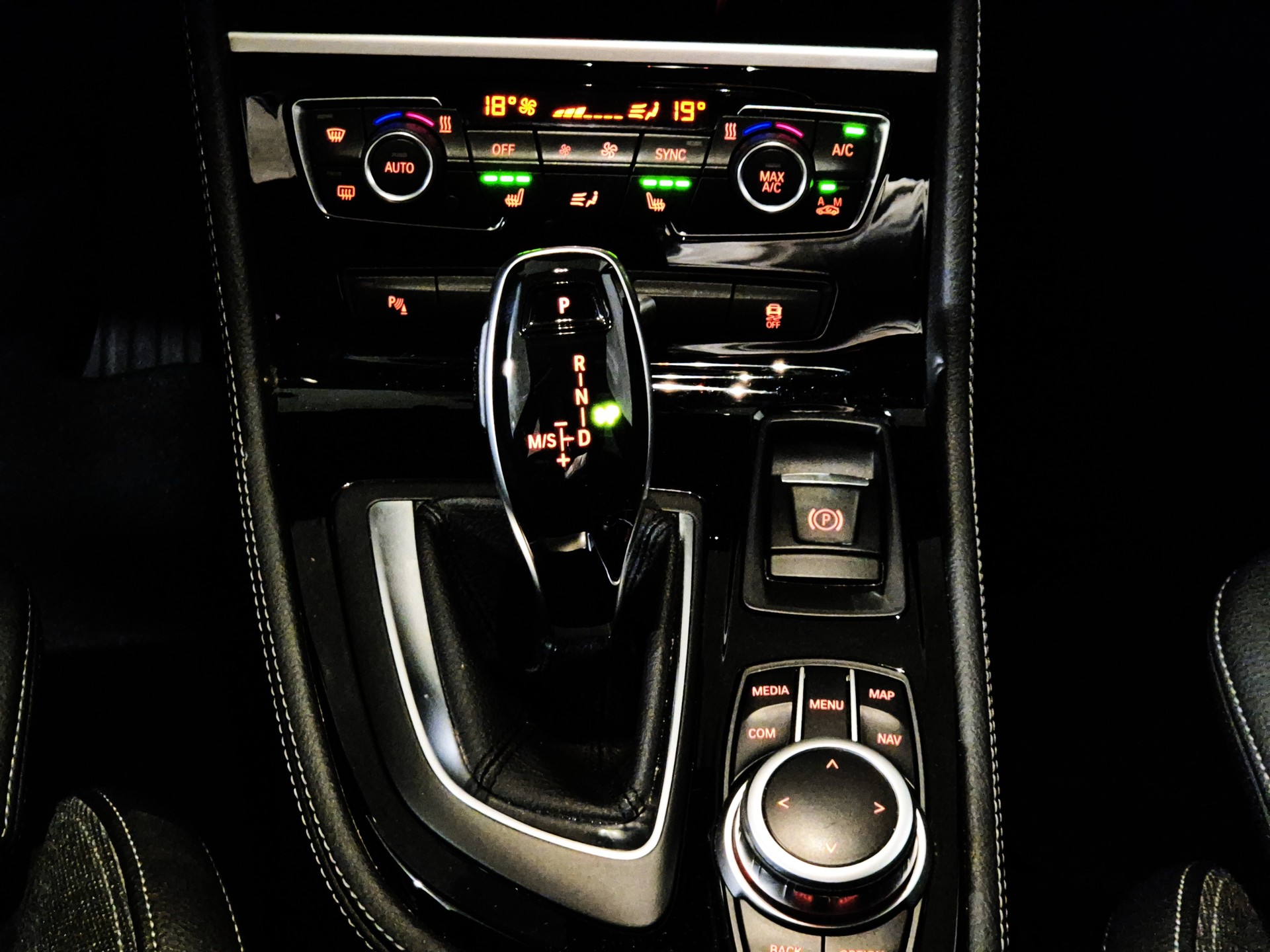 BMW 218d xDrive Active Tourer Steptronic Sport Line-image-20